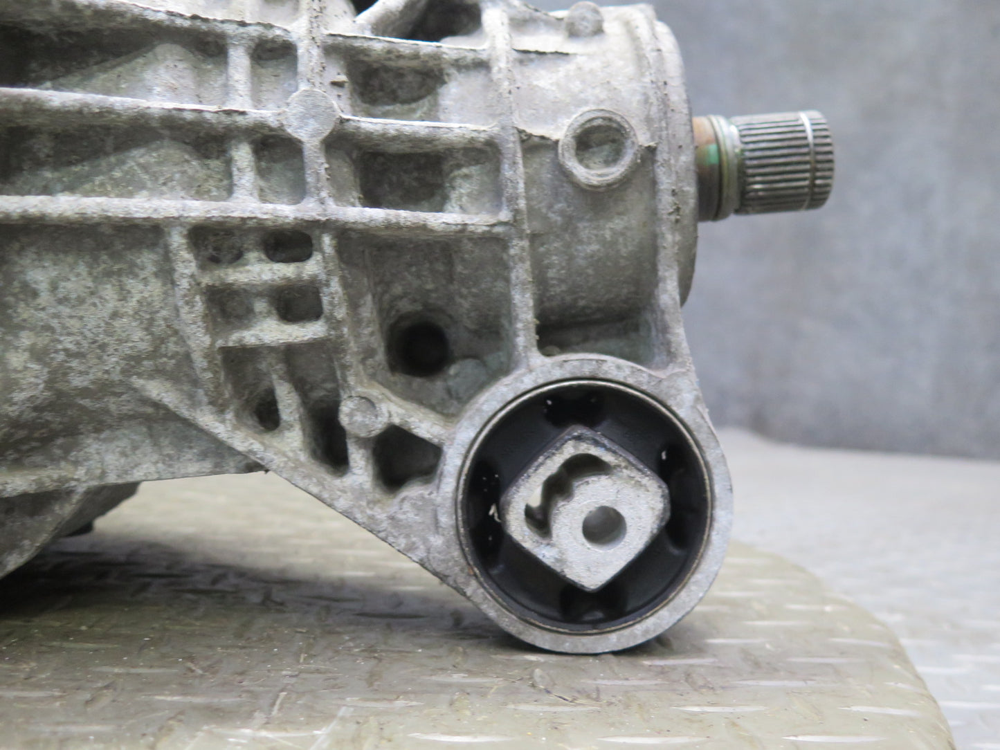 2011-2014 Porsche Cayenne 958 4.8L Turbo Rear Axle Differential Carrier 2.92