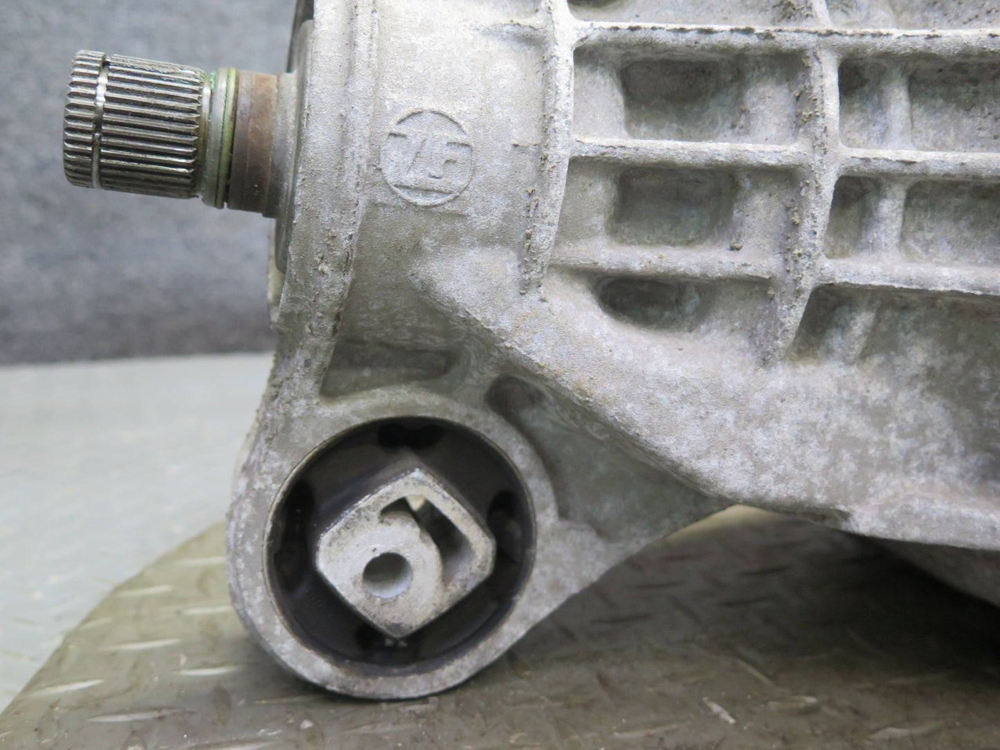 2011-2014 Porsche Cayenne 958 4.8L Turbo Rear Axle Differential Carrier 2.92