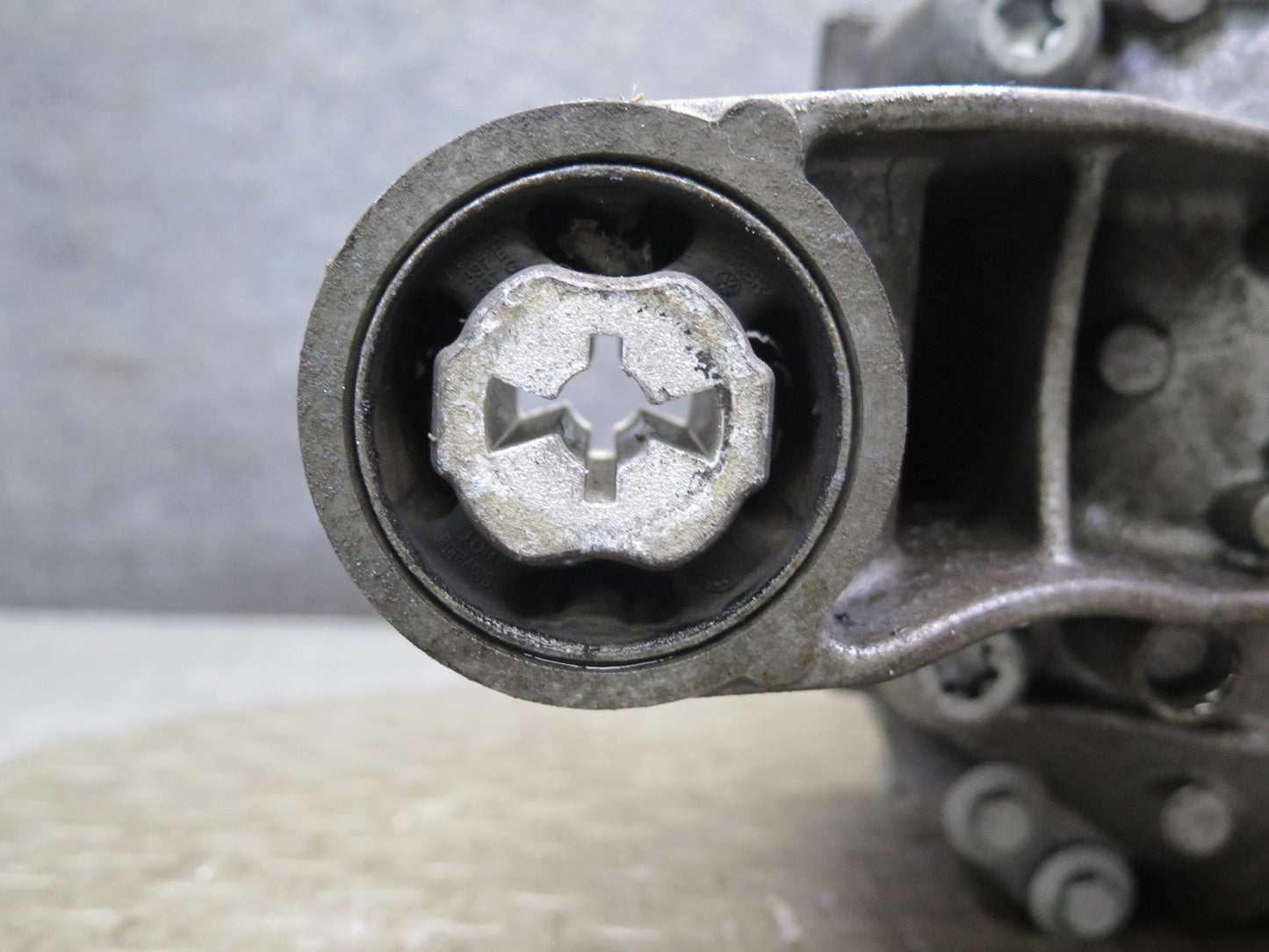 2011-2014 Porsche Cayenne 958 4.8L Turbo Rear Axle Differential Carrier 2.92