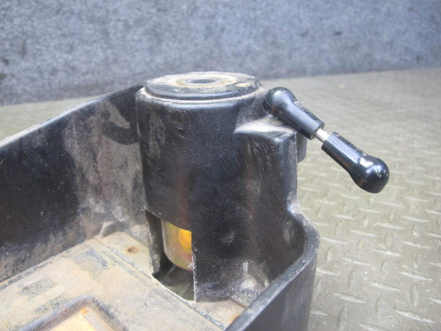 94-99 BMW E36 328iC Convertible Battery Tray Vibration Absorber Bracket OEM