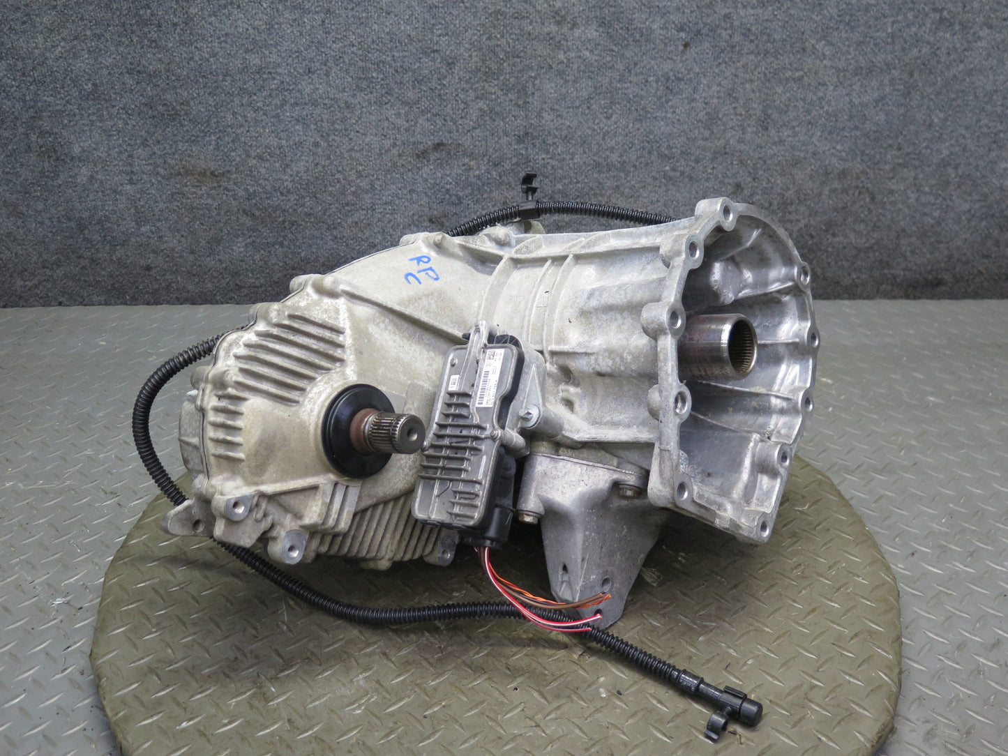 11-14 Porsche Cayenne 958 4.8L Turbo AWD Transmission Transfer Case Box W/ Motor