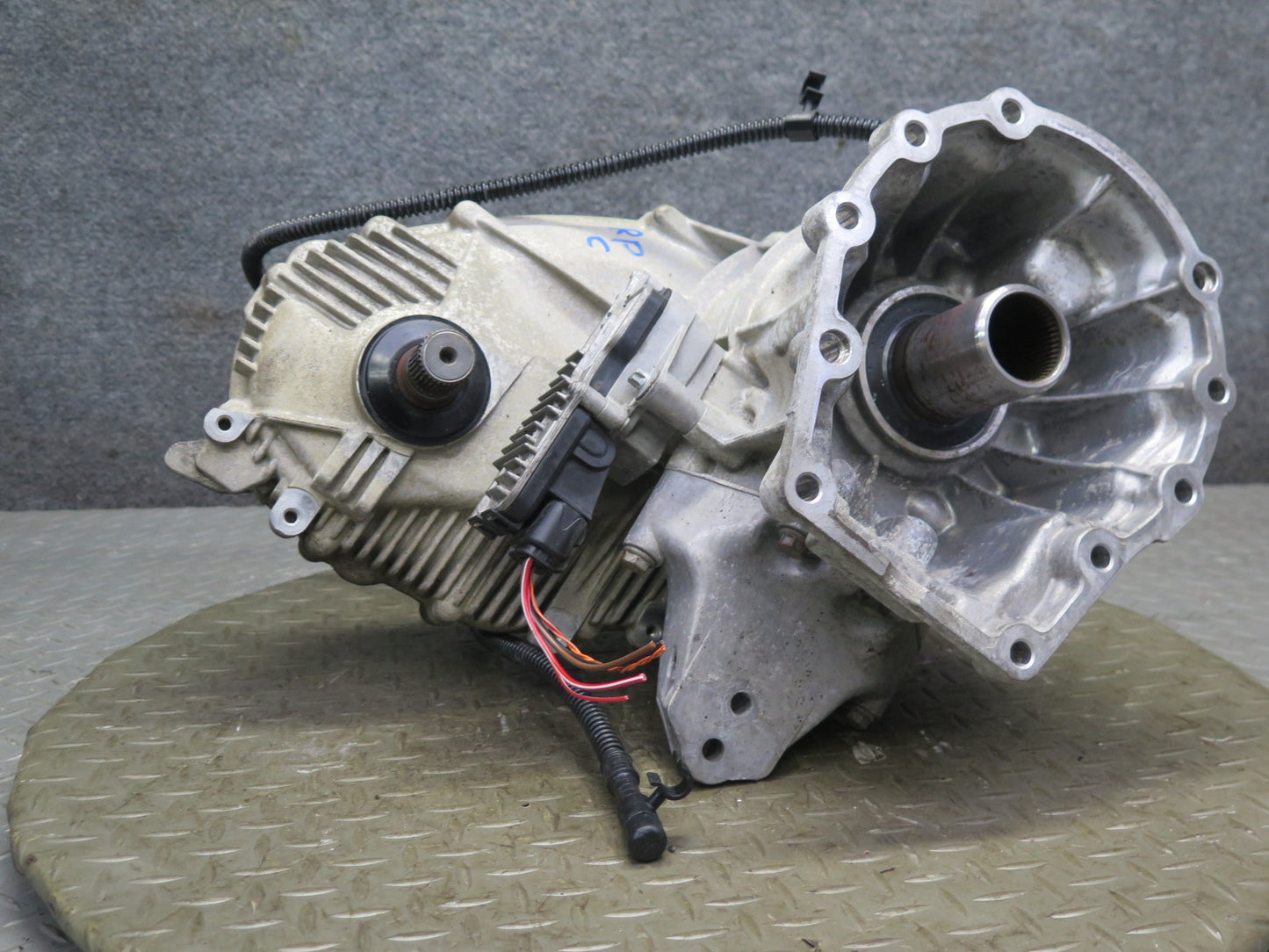 11-14 Porsche Cayenne 958 4.8L Turbo AWD Transmission Transfer Case Box W/ Motor