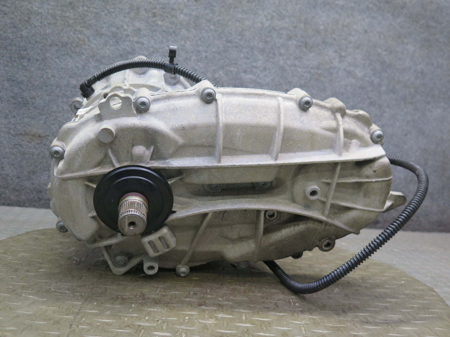 11-14 Porsche Cayenne 958 4.8L Turbo AWD Transmission Transfer Case Box W/ Motor