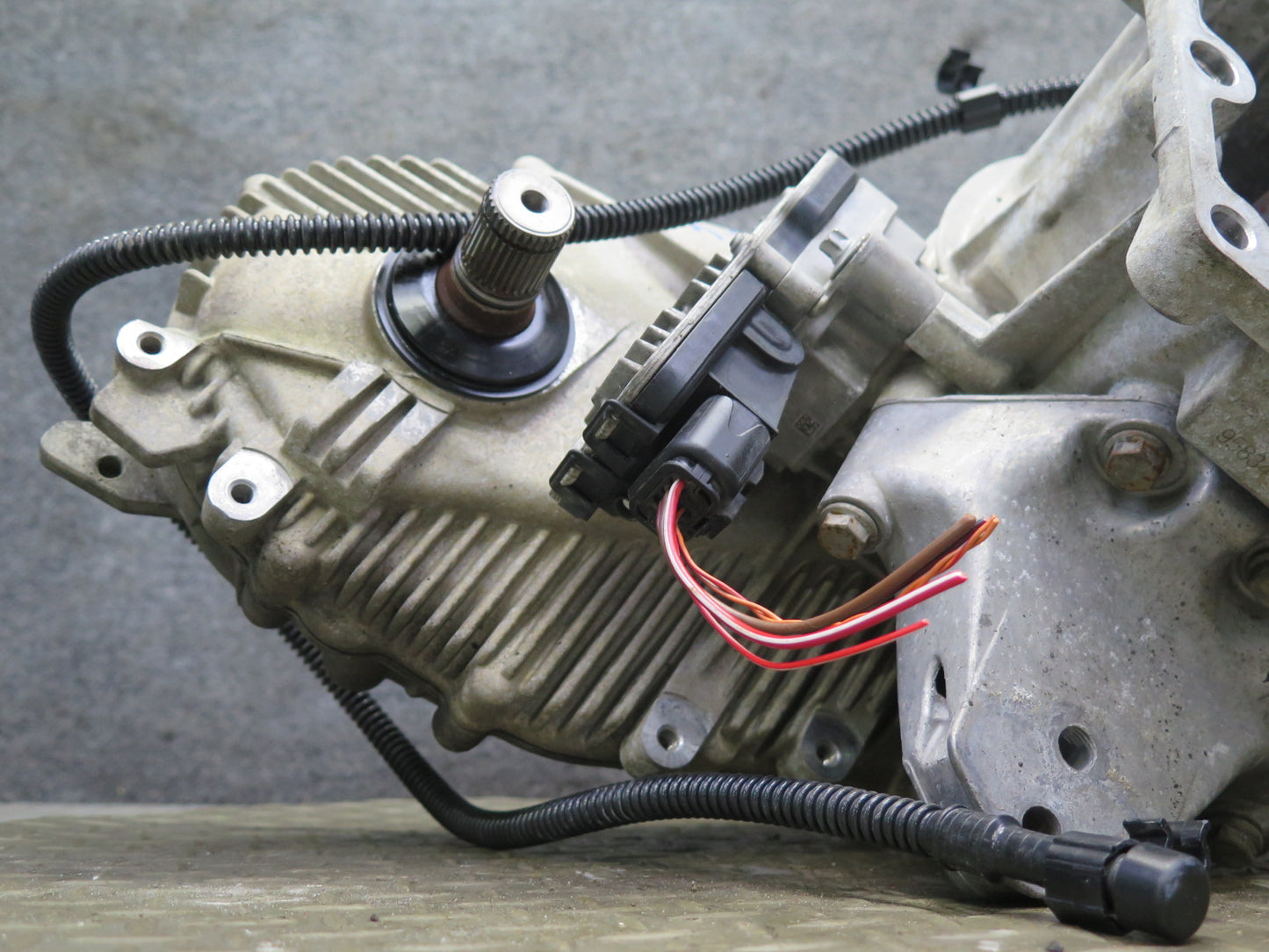 11-14 Porsche Cayenne 958 4.8L Turbo AWD Transmission Transfer Case Box W/ Motor