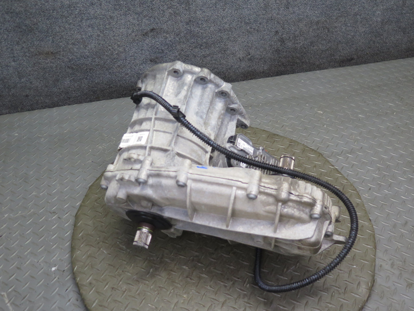 11-14 Porsche Cayenne 958 4.8L Turbo AWD Transmission Transfer Case Box W/ Motor