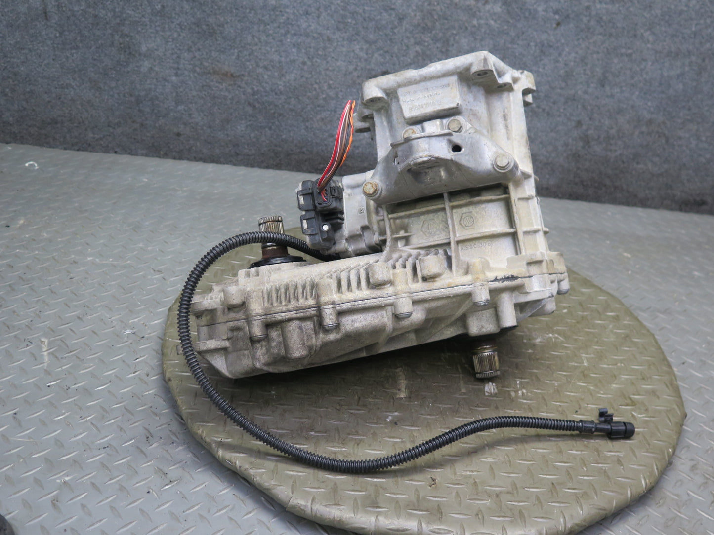 11-14 Porsche Cayenne 958 4.8L Turbo AWD Transmission Transfer Case Box W/ Motor