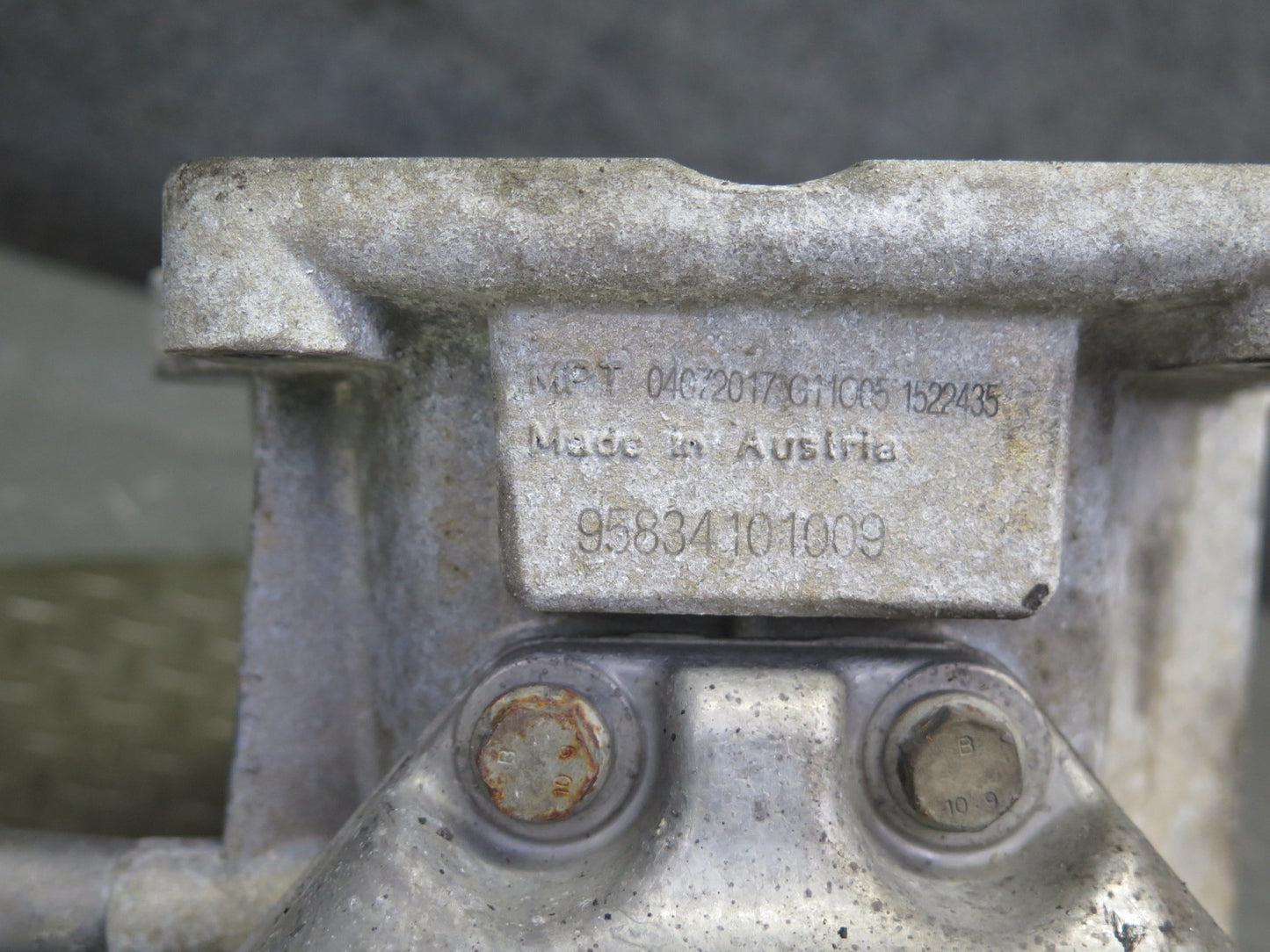 11-14 Porsche Cayenne 958 4.8L Turbo AWD Transmission Transfer Case Box W/ Motor