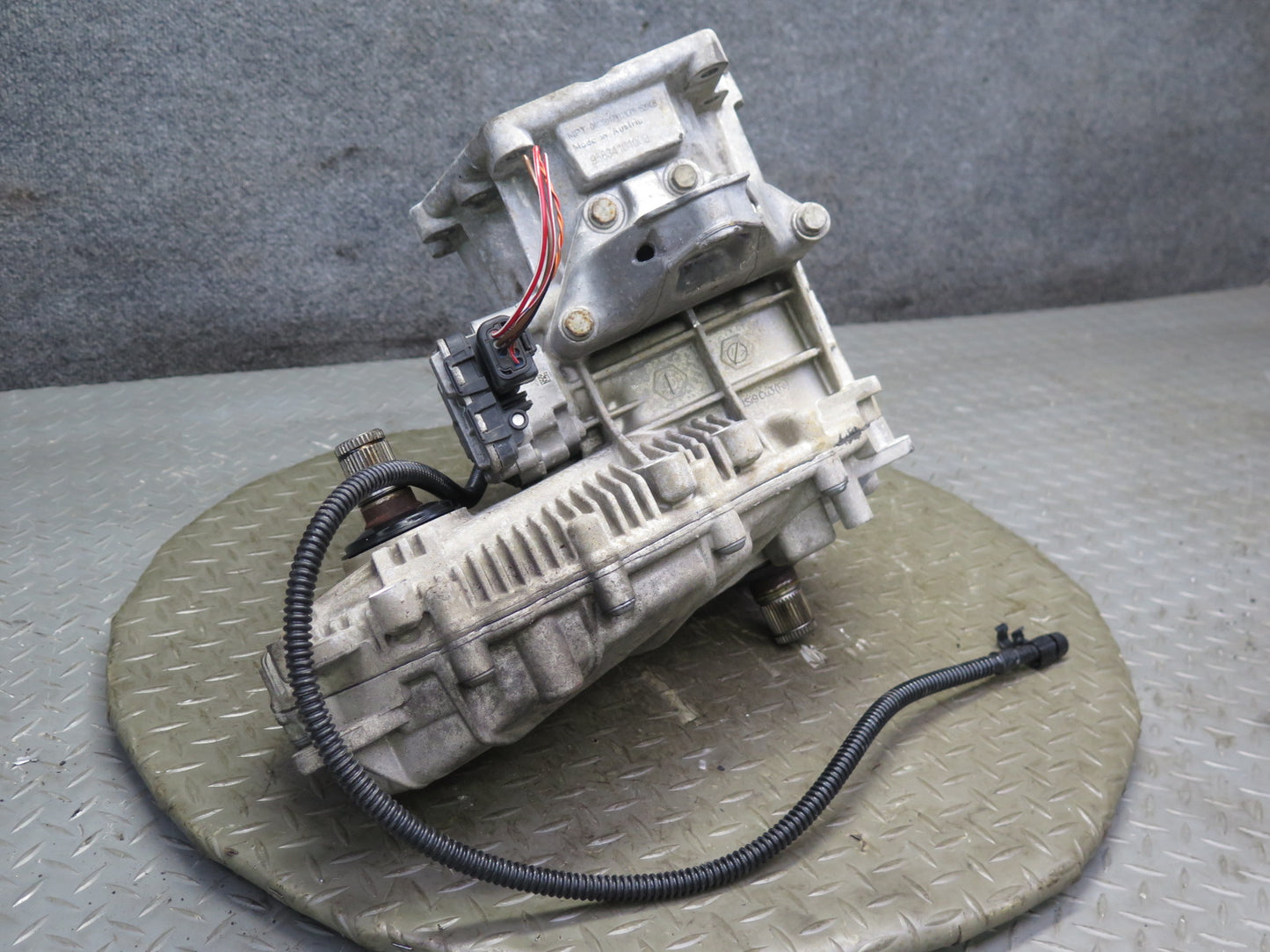 11-14 Porsche Cayenne 958 4.8L Turbo AWD Transmission Transfer Case Box W/ Motor