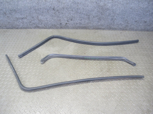 94-99 BMW E36 328iC Front Hood Weatherstrip Rubber Seal Gasket Set OEM