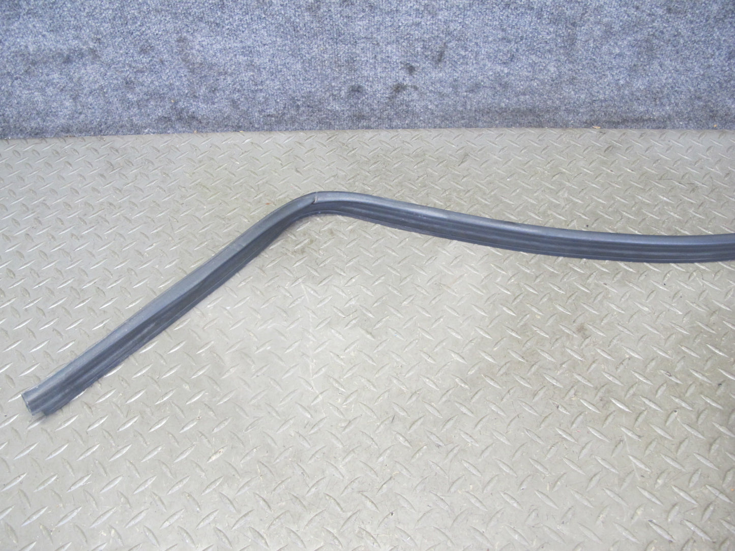 94-99 BMW E36 328iC Front Hood Weatherstrip Rubber Seal Gasket Set OEM