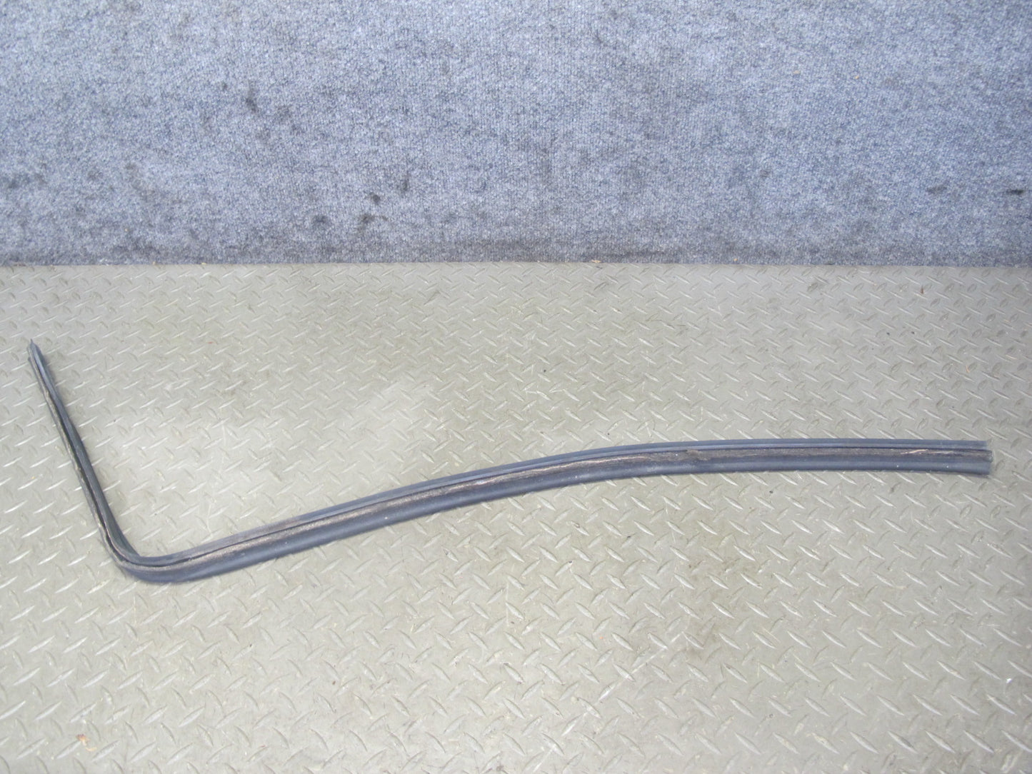 94-99 BMW E36 328iC Front Hood Weatherstrip Rubber Seal Gasket Set OEM