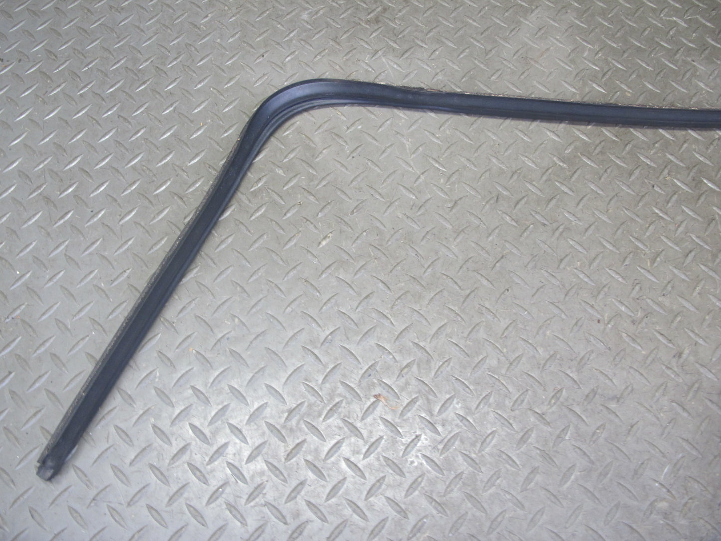 94-99 BMW E36 328iC Front Hood Weatherstrip Rubber Seal Gasket Set OEM