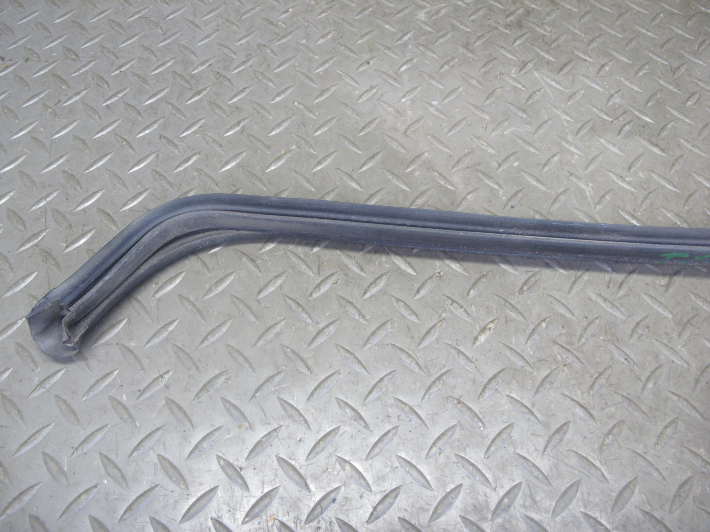 94-99 BMW E36 328iC Front Hood Weatherstrip Rubber Seal Gasket Set OEM