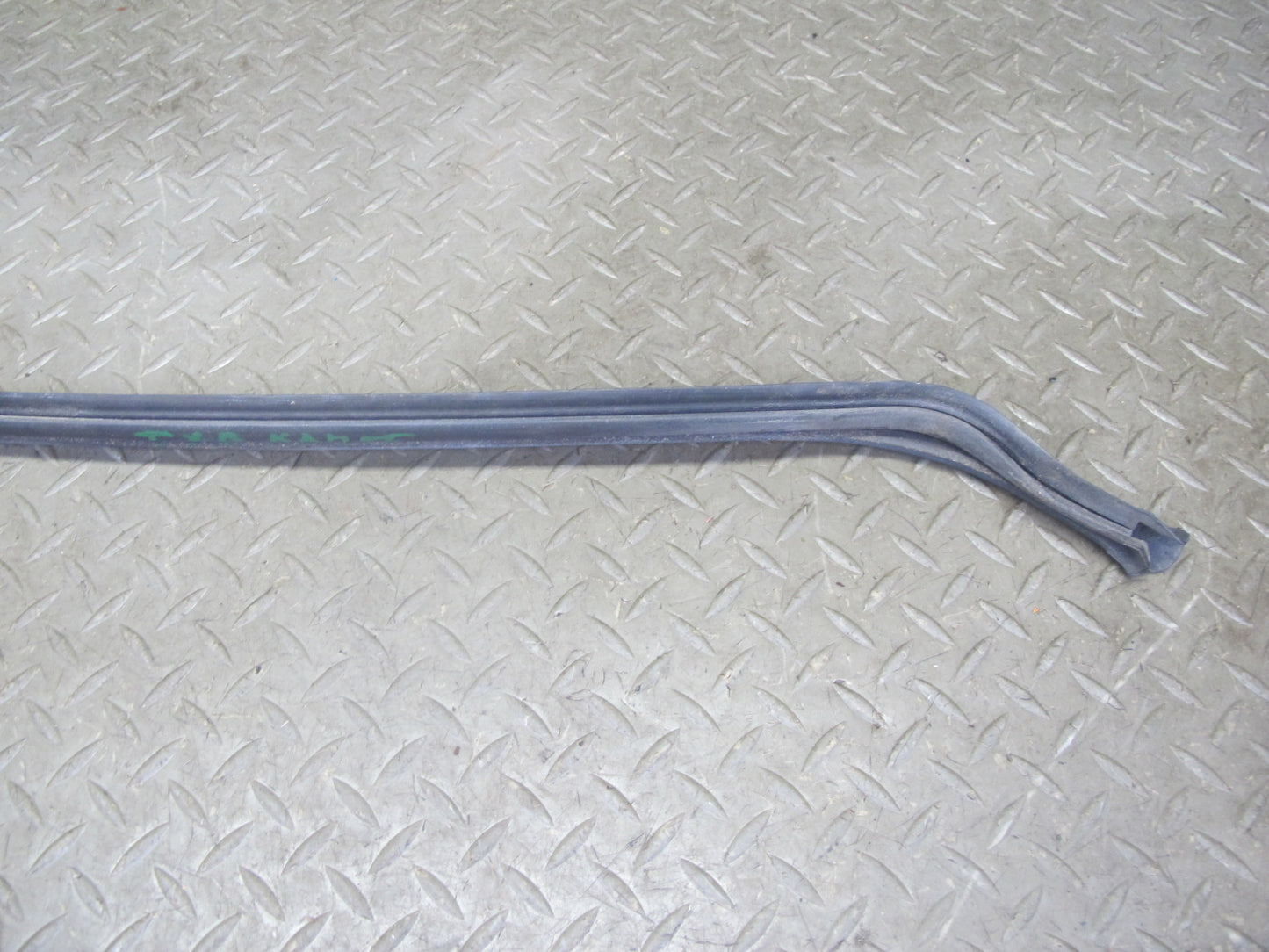 94-99 BMW E36 328iC Front Hood Weatherstrip Rubber Seal Gasket Set OEM