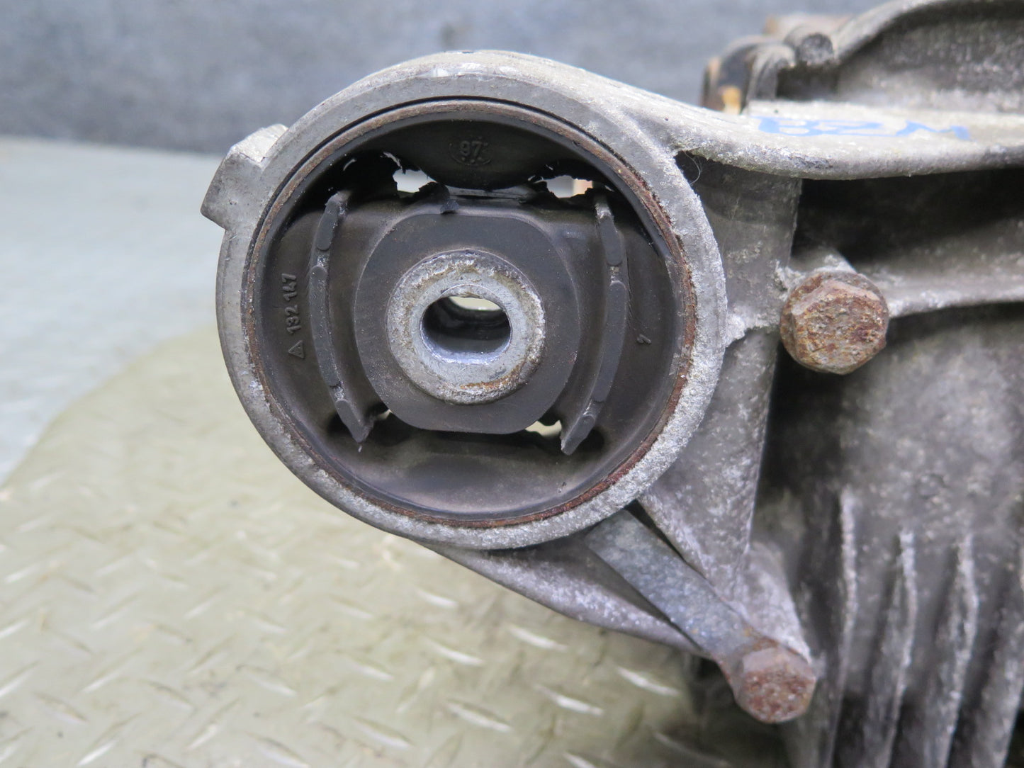 96-99 BMW E36/7 Z3 1.9L M44 M/T Rear Differential Carrier 3.45 Ratio OEM