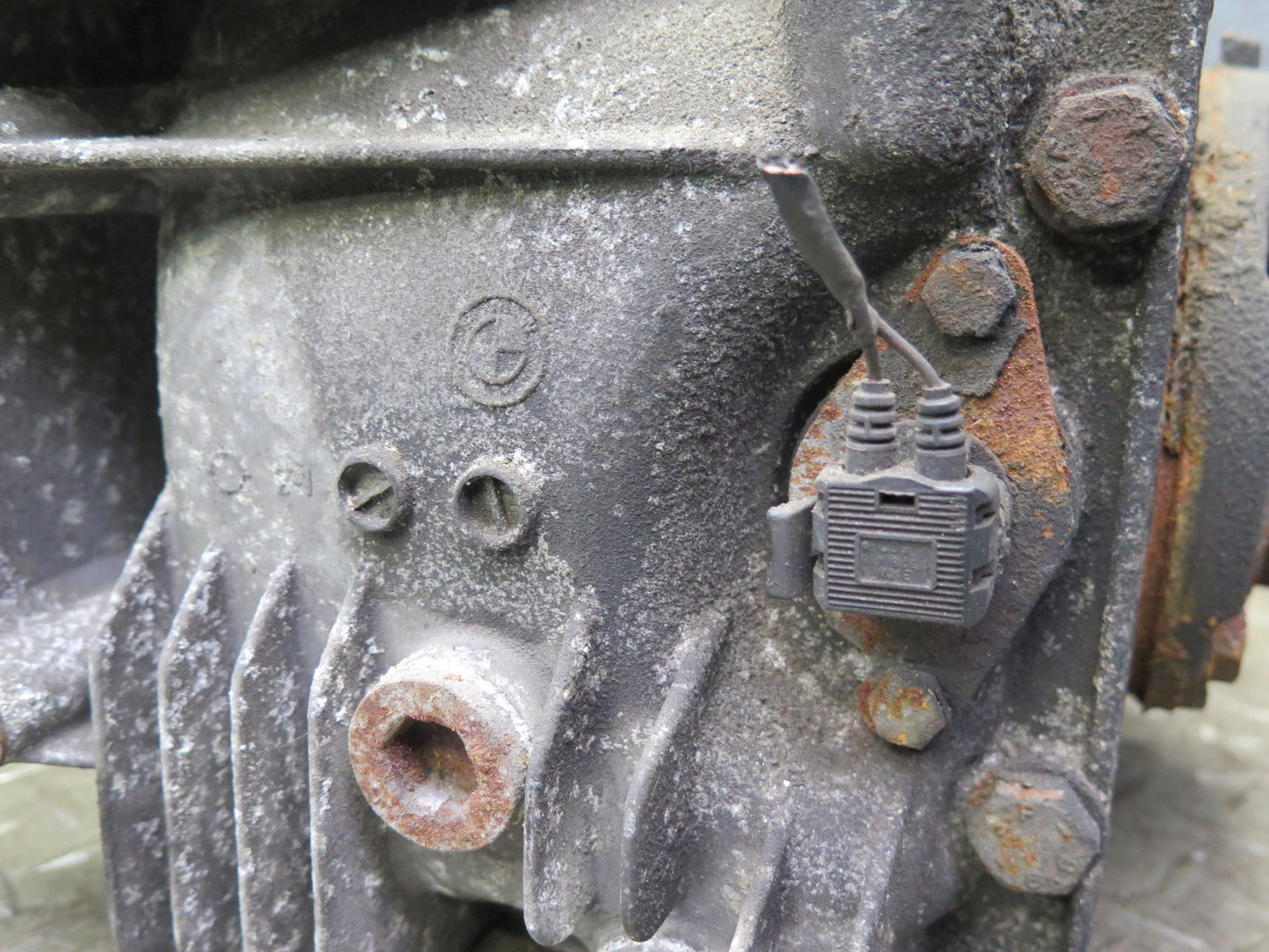 96-99 BMW E36/7 Z3 1.9L M44 M/T Rear Differential Carrier 3.45 Ratio OEM