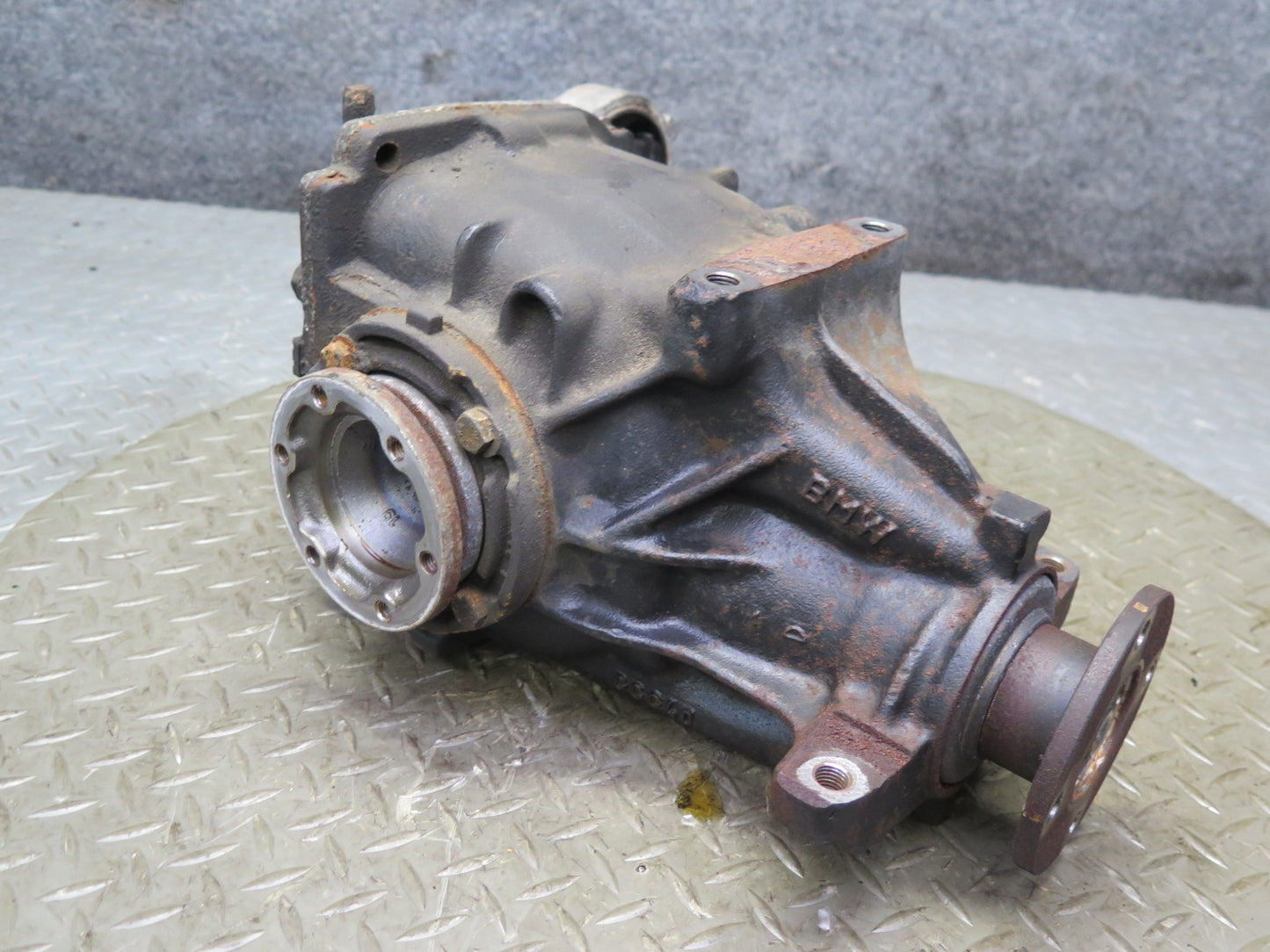 96-99 BMW E36/7 Z3 1.9L M44 M/T Rear Differential Carrier 3.45 Ratio OEM