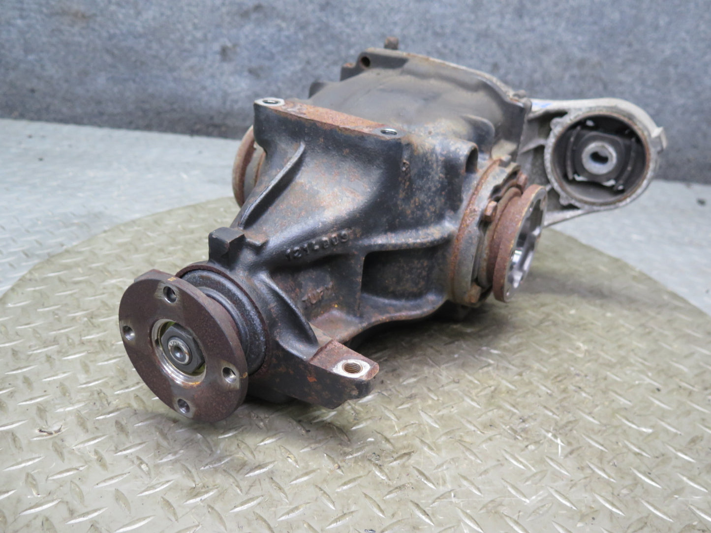 96-99 BMW E36/7 Z3 1.9L M44 M/T Rear Differential Carrier 3.45 Ratio OEM