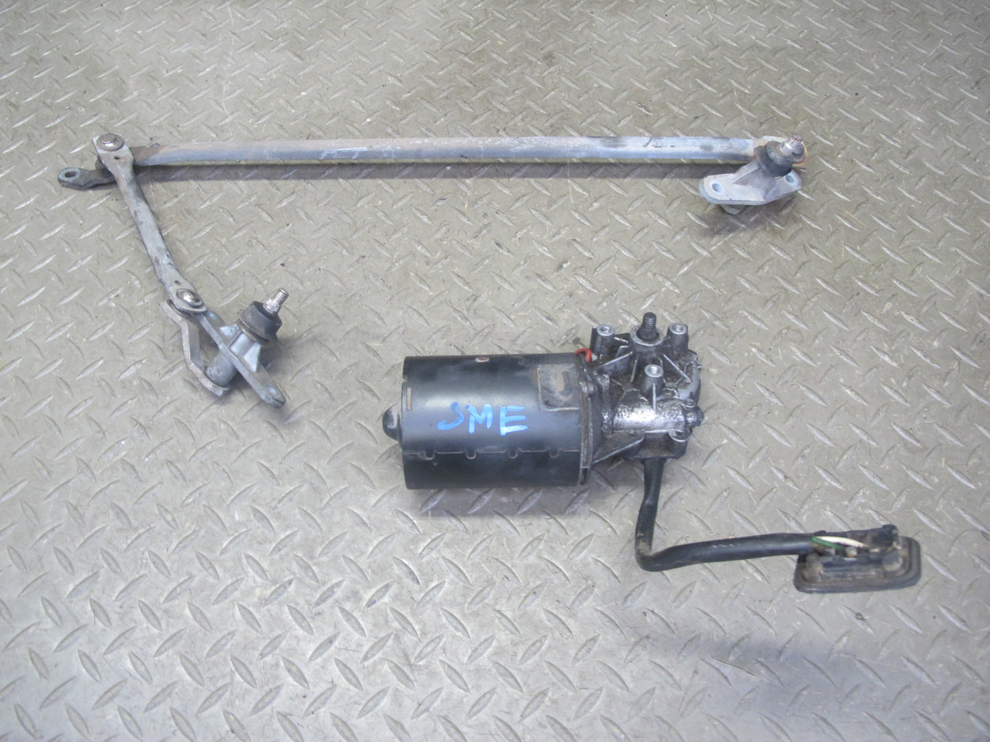 77-85 Mercedes W123 300D 240D Windshield Wiper Transmission Linkage w Motor OEM