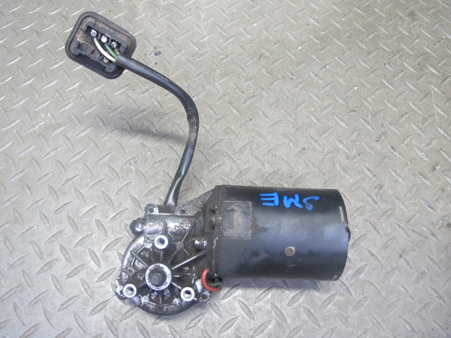 77-85 Mercedes W123 300D 240D Windshield Wiper Transmission Linkage w Motor OEM