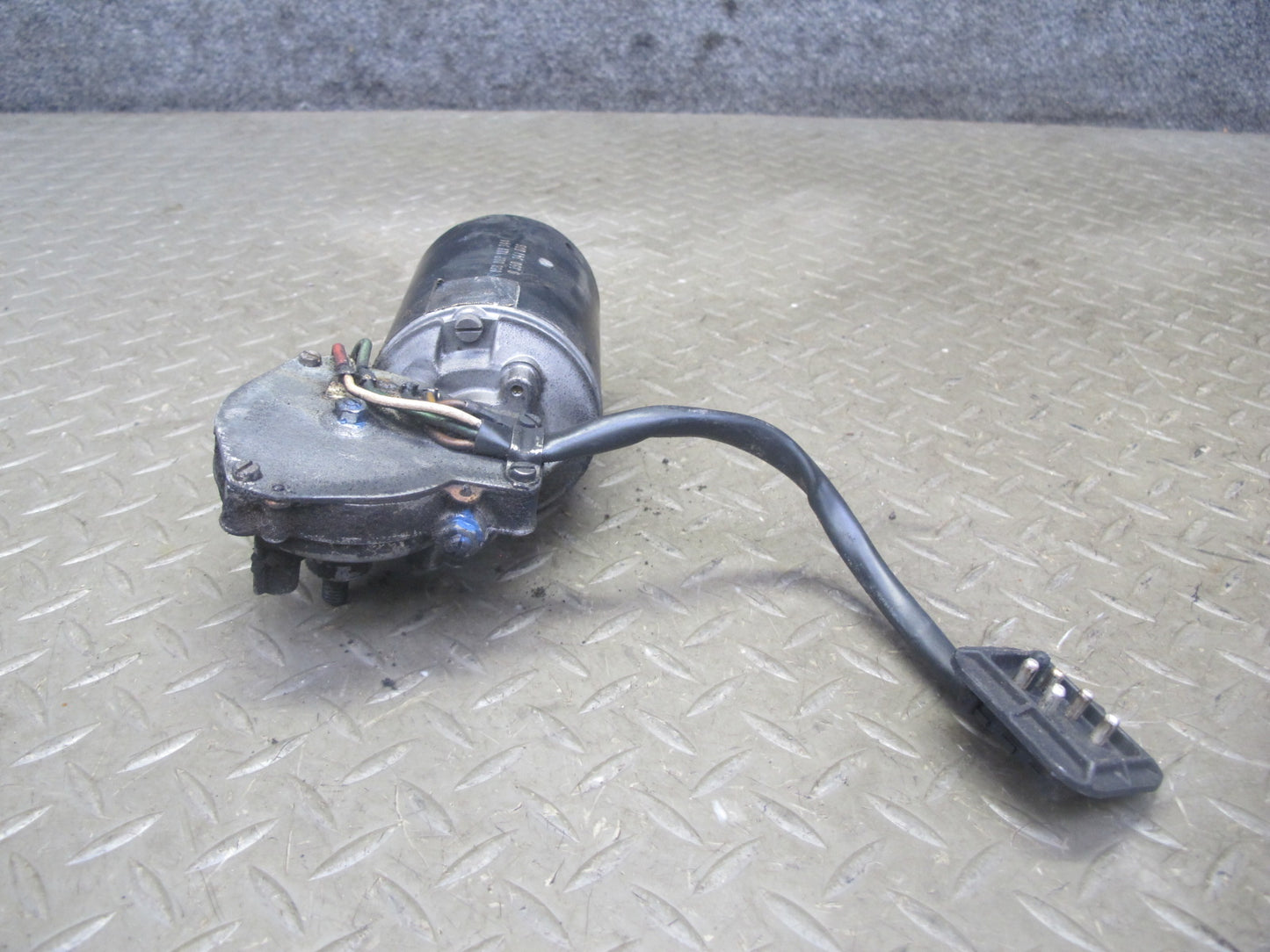 77-85 Mercedes W123 300D 240D Windshield Wiper Transmission Linkage w Motor OEM