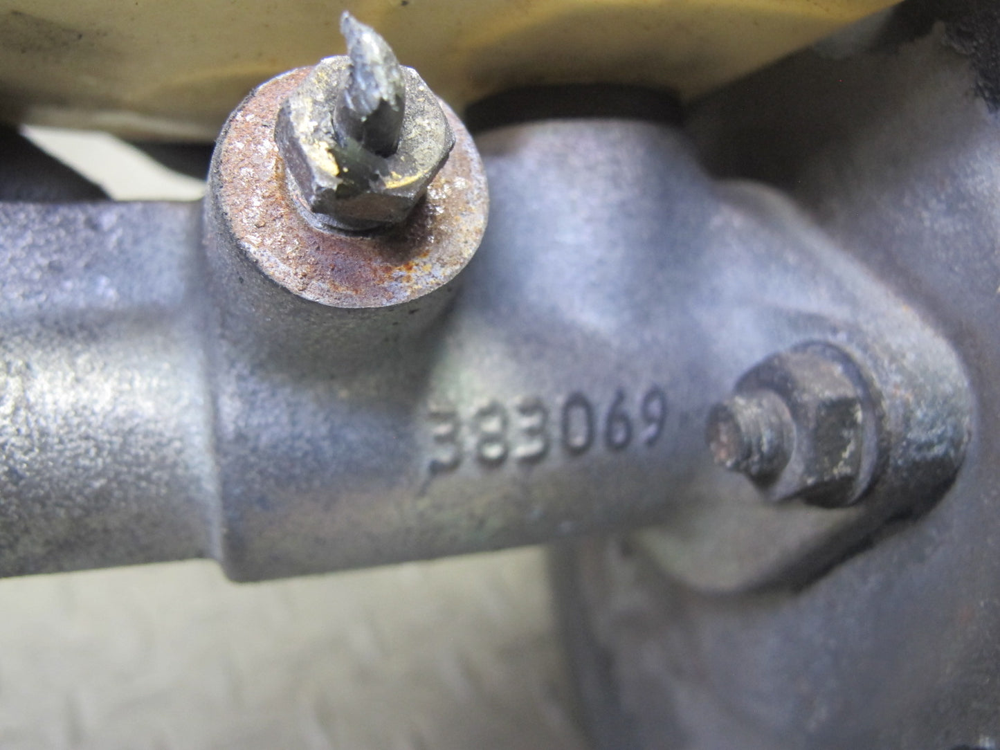 82-83 Mercedes W123 240D Brake Master Cylinder Booster Fluid Reseervoir Tank OEM