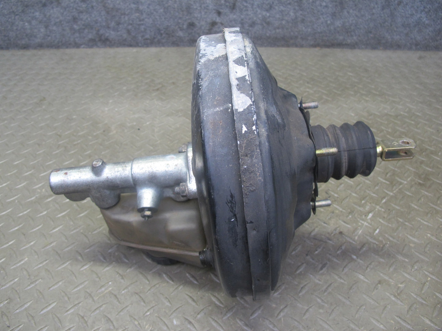 82-83 Mercedes W123 240D Brake Master Cylinder Booster Fluid Reseervoir Tank OEM