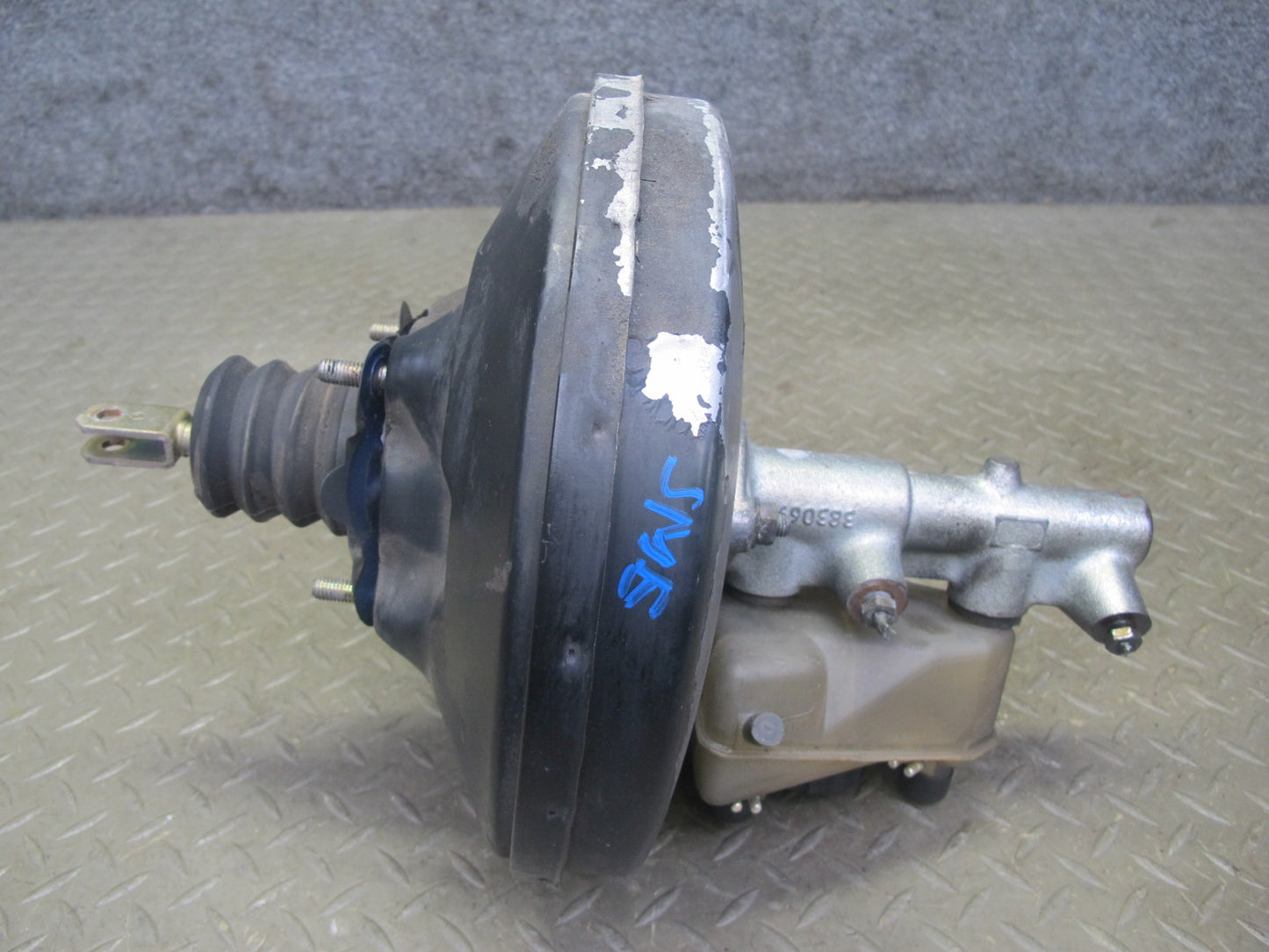 82-83 Mercedes W123 240D Brake Master Cylinder Booster Fluid Reseervoir Tank OEM