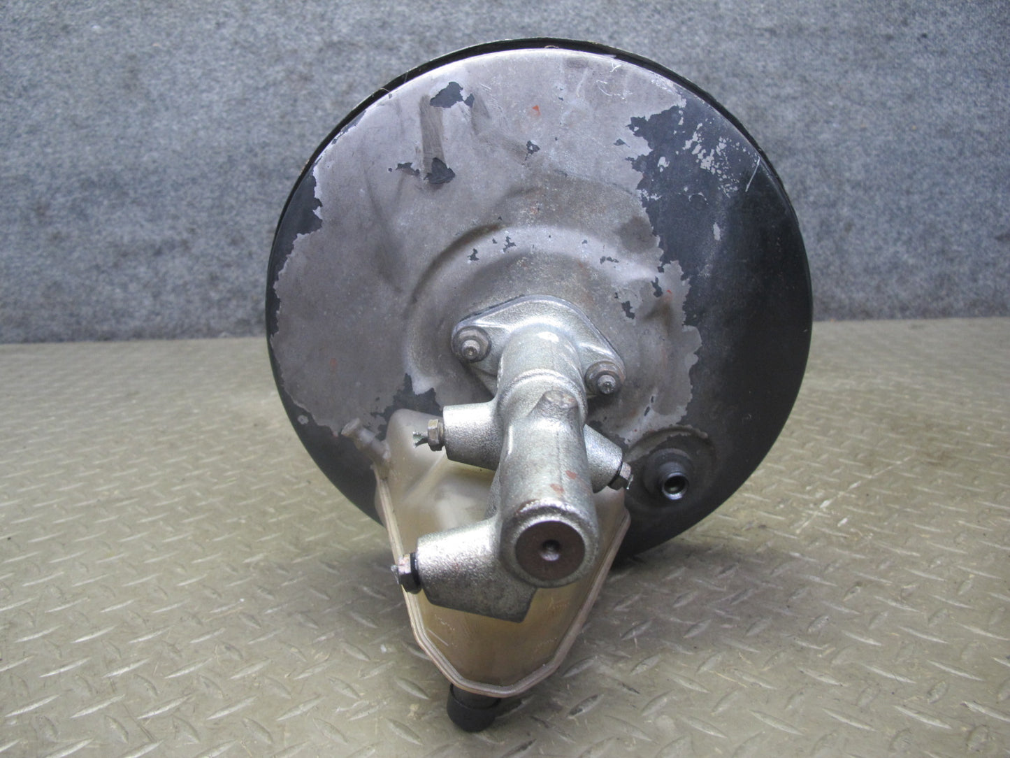 82-83 Mercedes W123 240D Brake Master Cylinder Booster Fluid Reseervoir Tank OEM