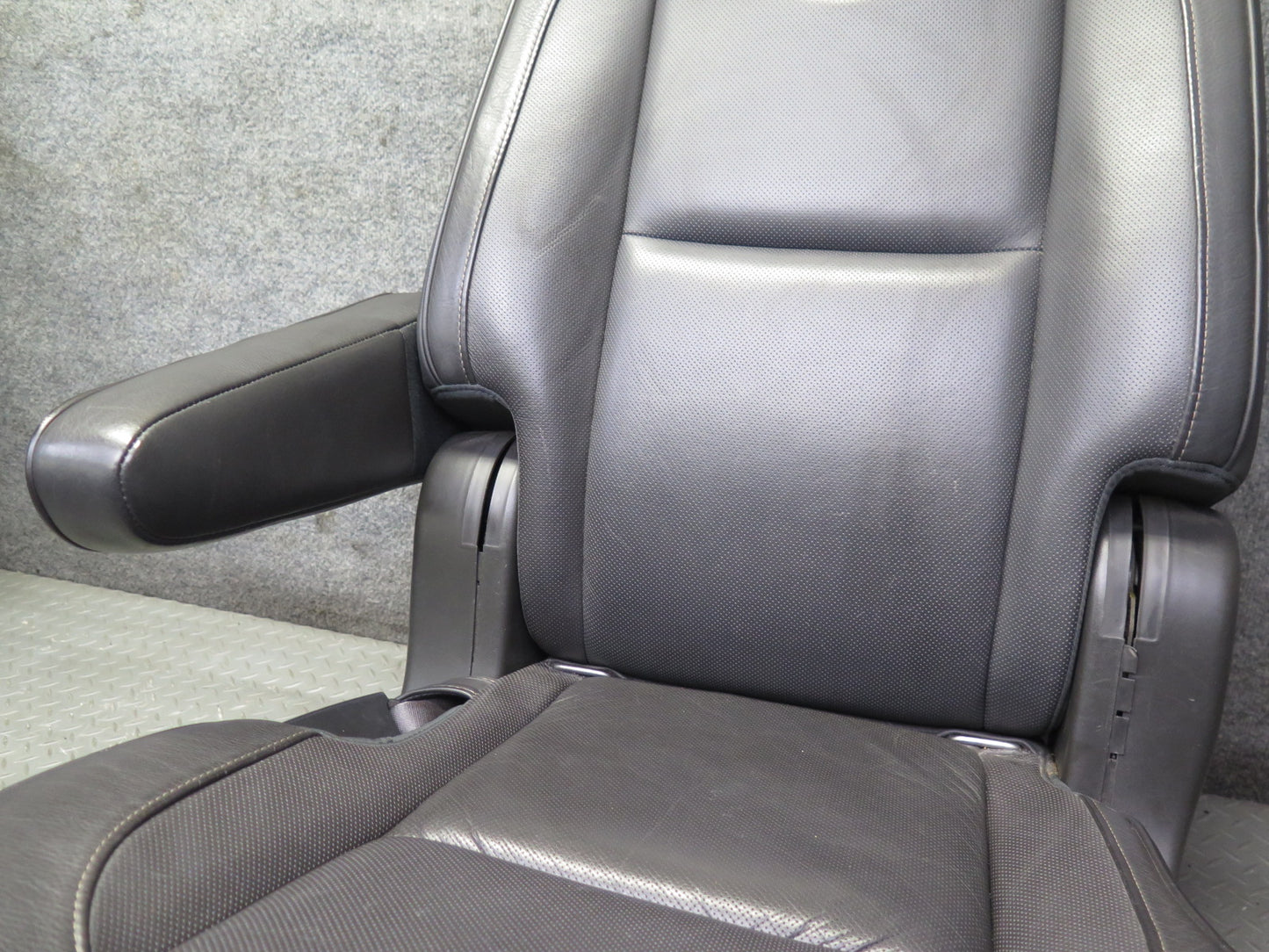 2013-2014 Cadillac Escalade Platinum Rear Second 2ND ROW Leather Seat Set of 2