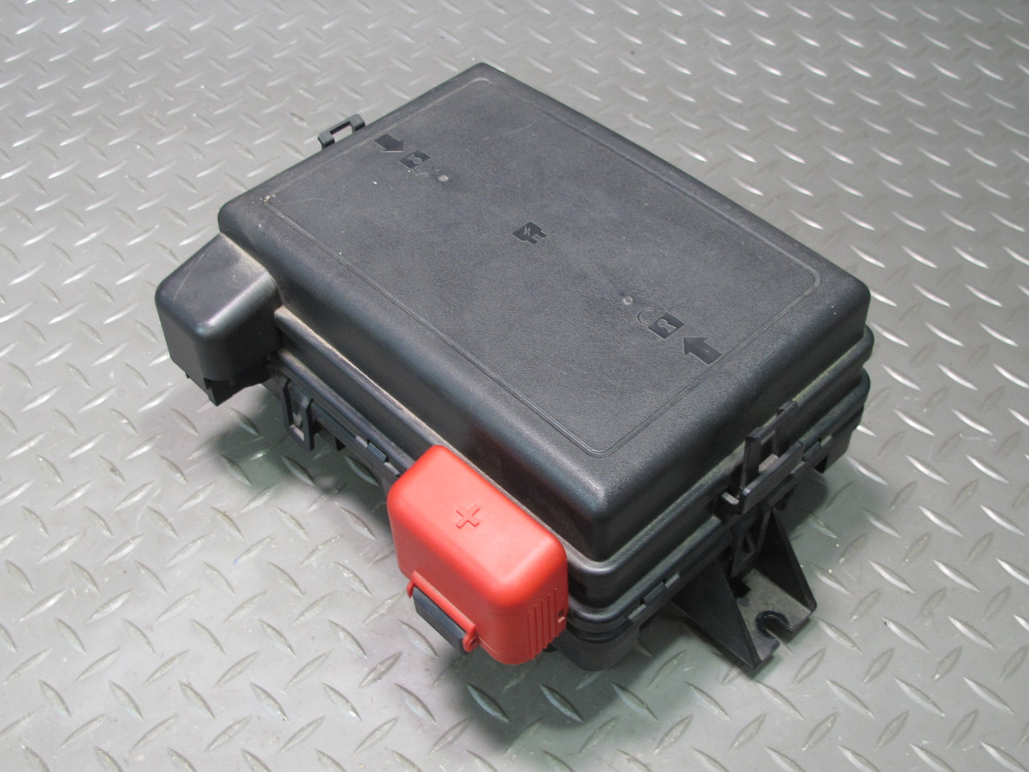 07-09 Pontiac Solstice 2.4L A/T Engine Bay Relay Fuse Box 15876645 OEM