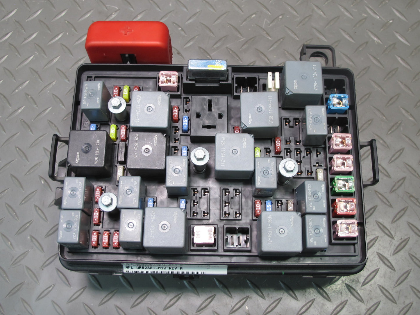 07-09 Pontiac Solstice 2.4L A/T Engine Bay Relay Fuse Box 15876645 OEM