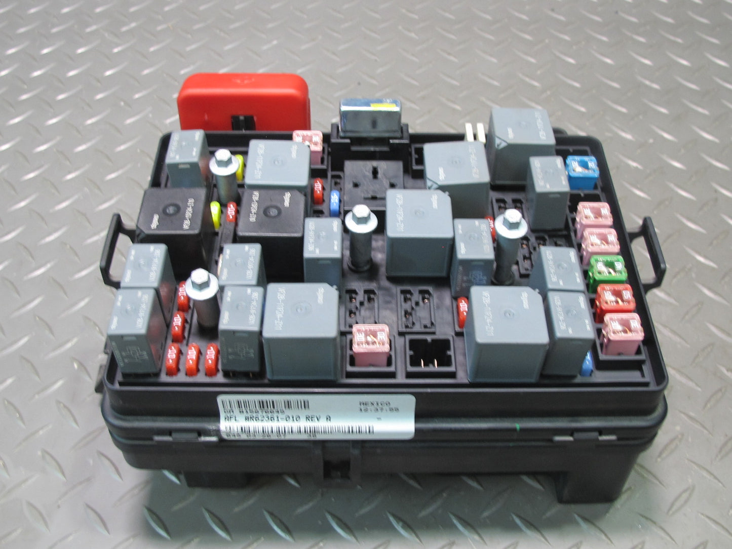 07-09 Pontiac Solstice 2.4L A/T Engine Bay Relay Fuse Box 15876645 OEM