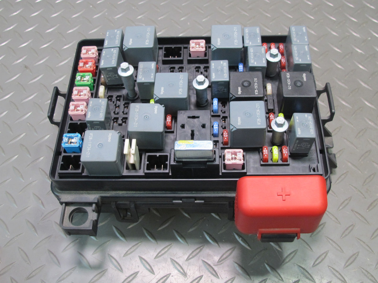 07-09 Pontiac Solstice 2.4L A/T Engine Bay Relay Fuse Box 15876645 OEM