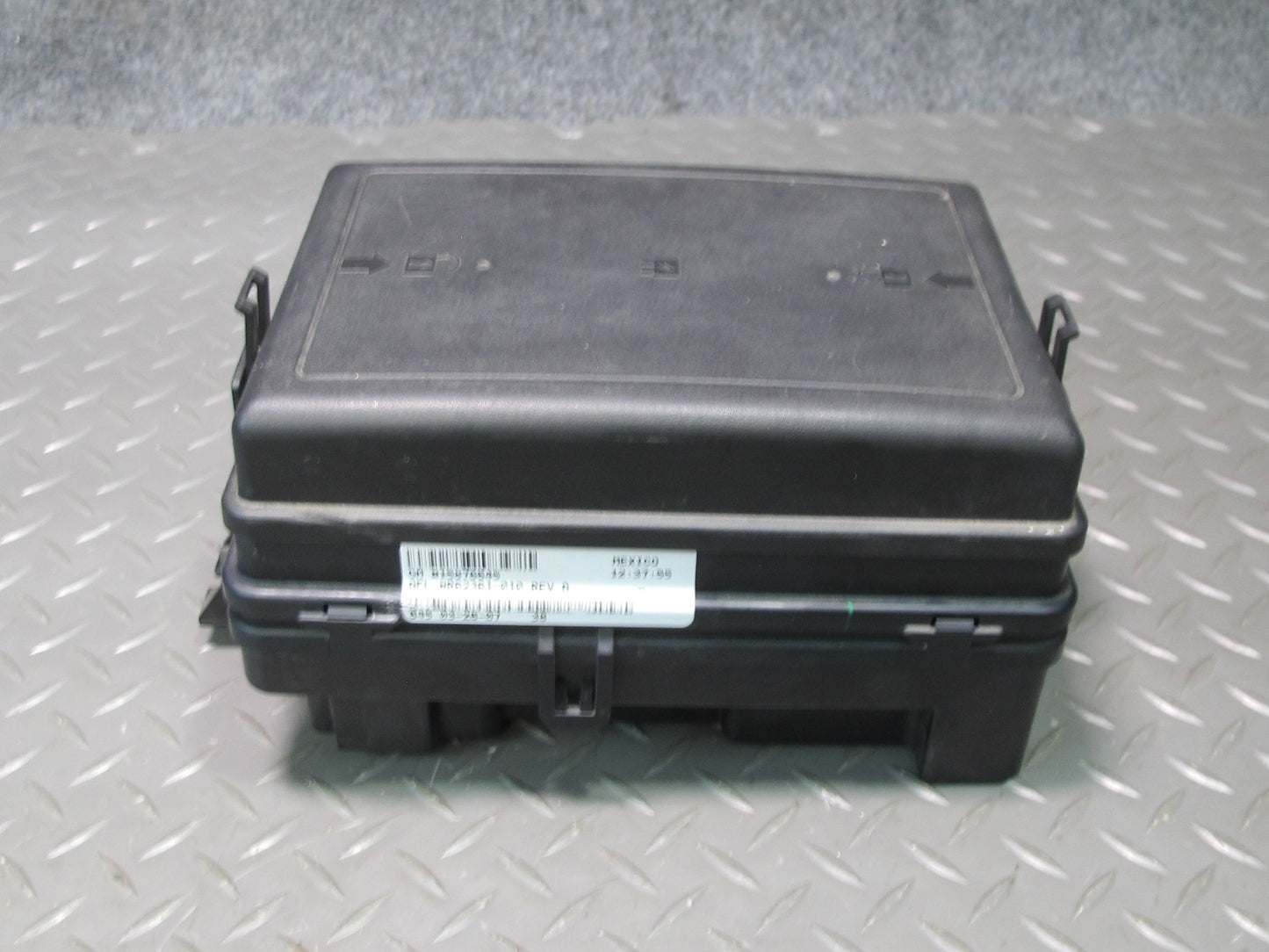 07-09 Pontiac Solstice 2.4L A/T Engine Bay Relay Fuse Box 15876645 OEM