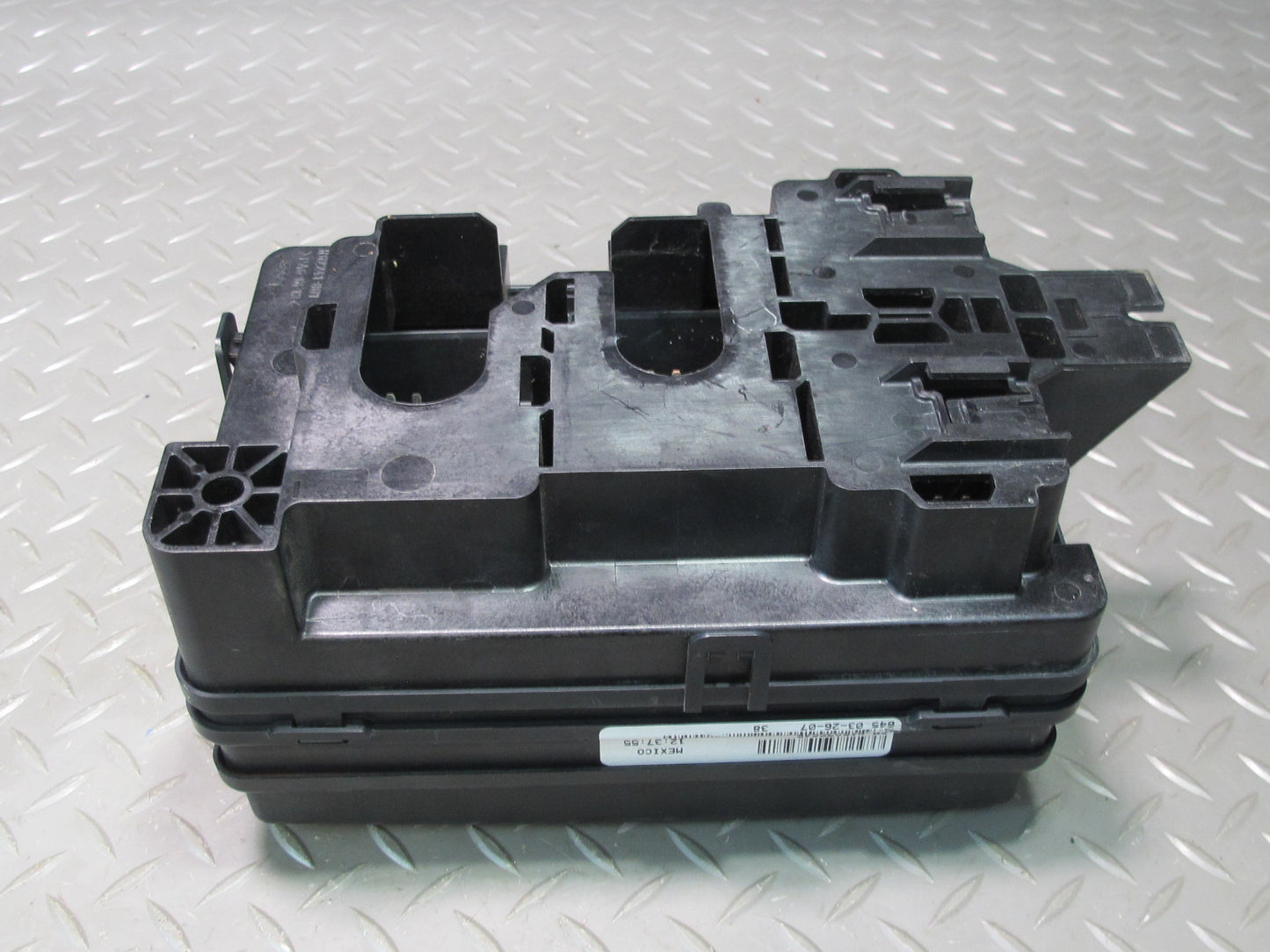 07-09 Pontiac Solstice 2.4L A/T Engine Bay Relay Fuse Box 15876645 OEM