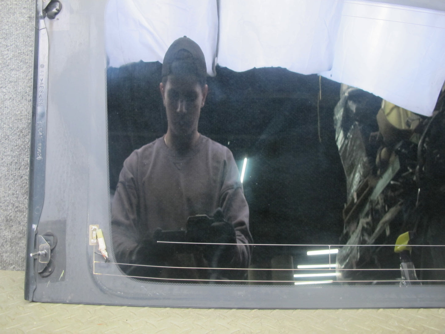 2004-2007 Lexus J100 LX470 Rear Right Quarter Glass Window