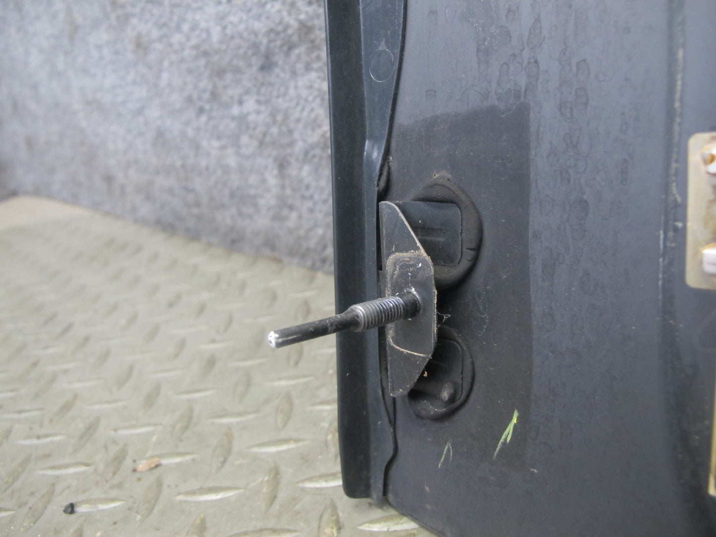 2004-2007 Lexus J100 LX470 Rear Right Quarter Glass Window