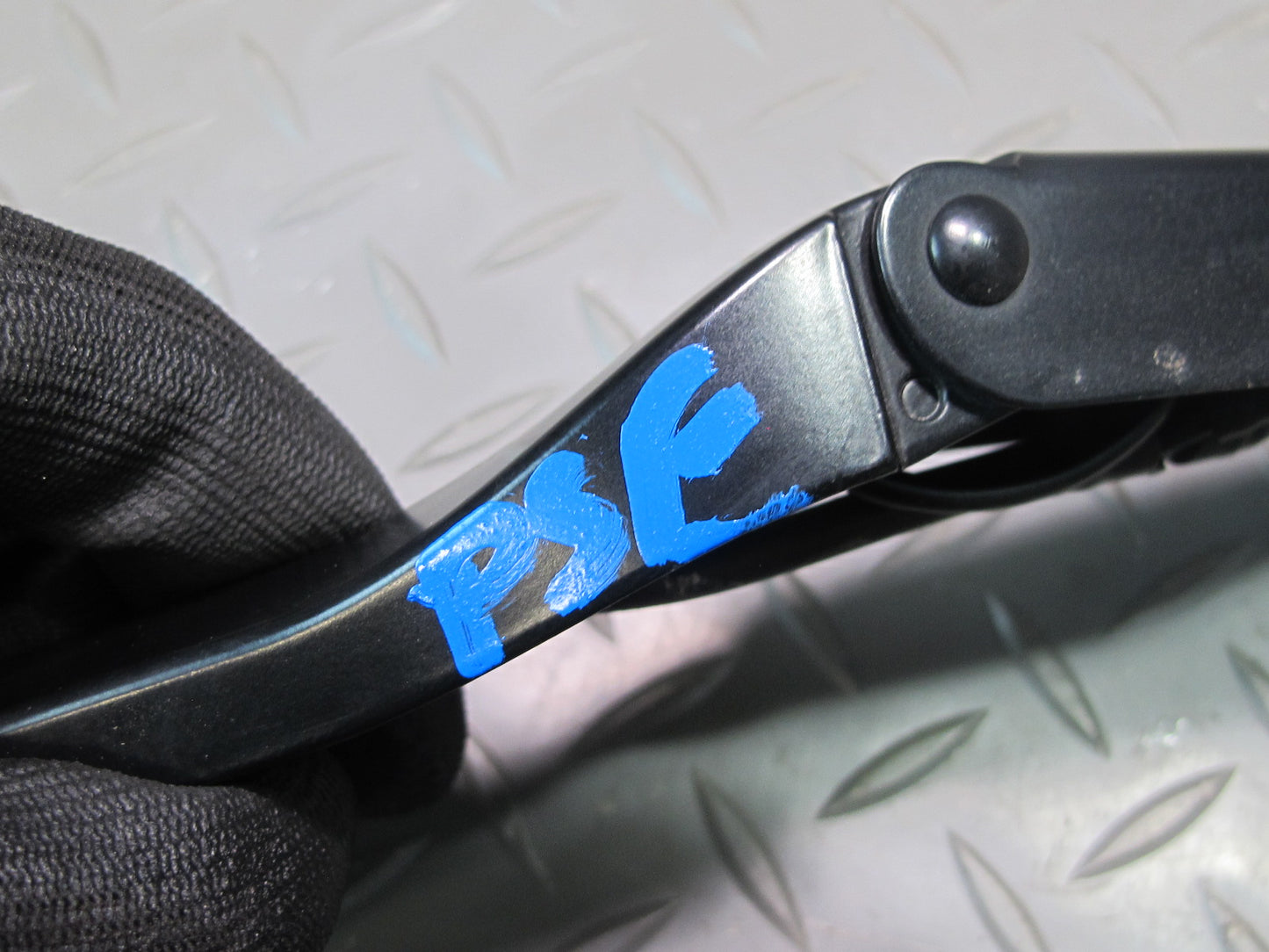 06-10 Pontiac Solstice Saturn SKY Set of 2 Front Left & Right Wiper Arm OEM