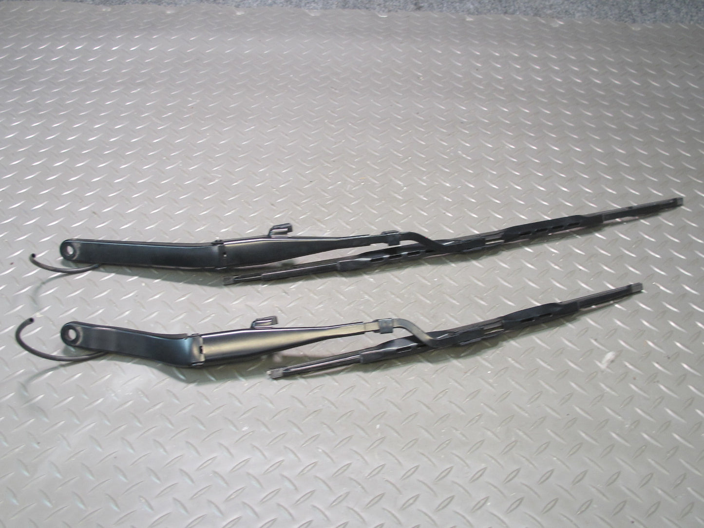 06-10 Pontiac Solstice Saturn SKY Set of 2 Front Left & Right Wiper Arm OEM