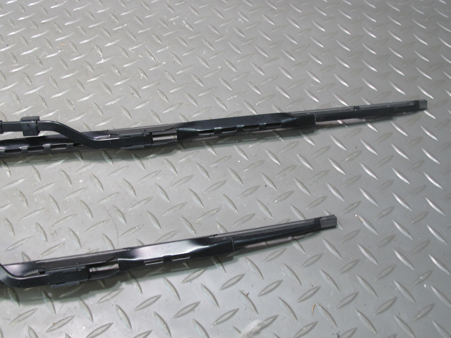 06-10 Pontiac Solstice Saturn SKY Set of 2 Front Left & Right Wiper Arm OEM