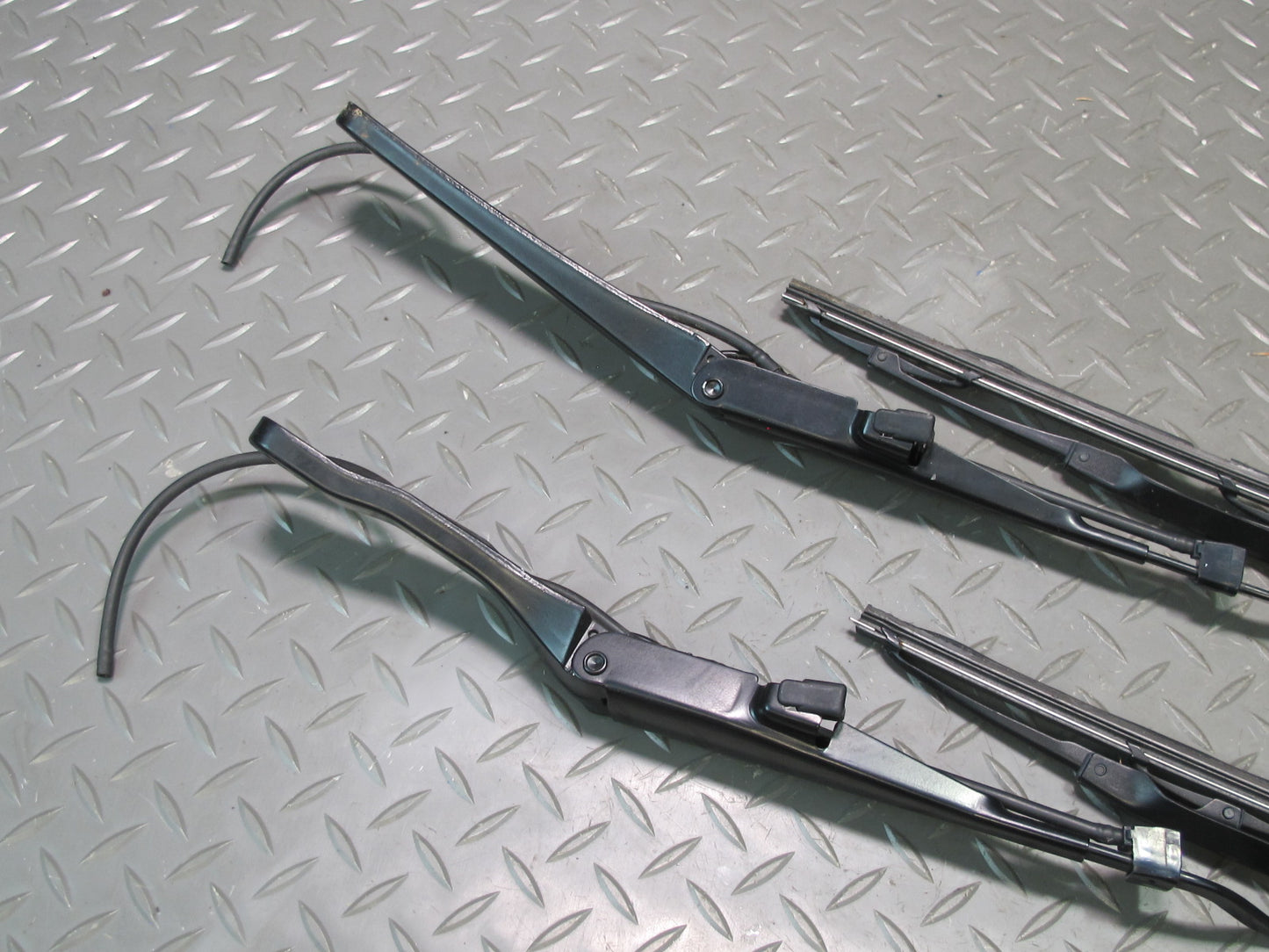 06-10 Pontiac Solstice Saturn SKY Set of 2 Front Left & Right Wiper Arm OEM