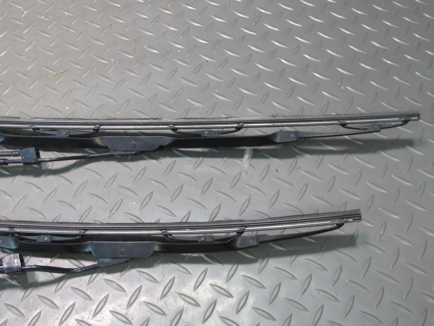 06-10 Pontiac Solstice Saturn SKY Set of 2 Front Left & Right Wiper Arm OEM