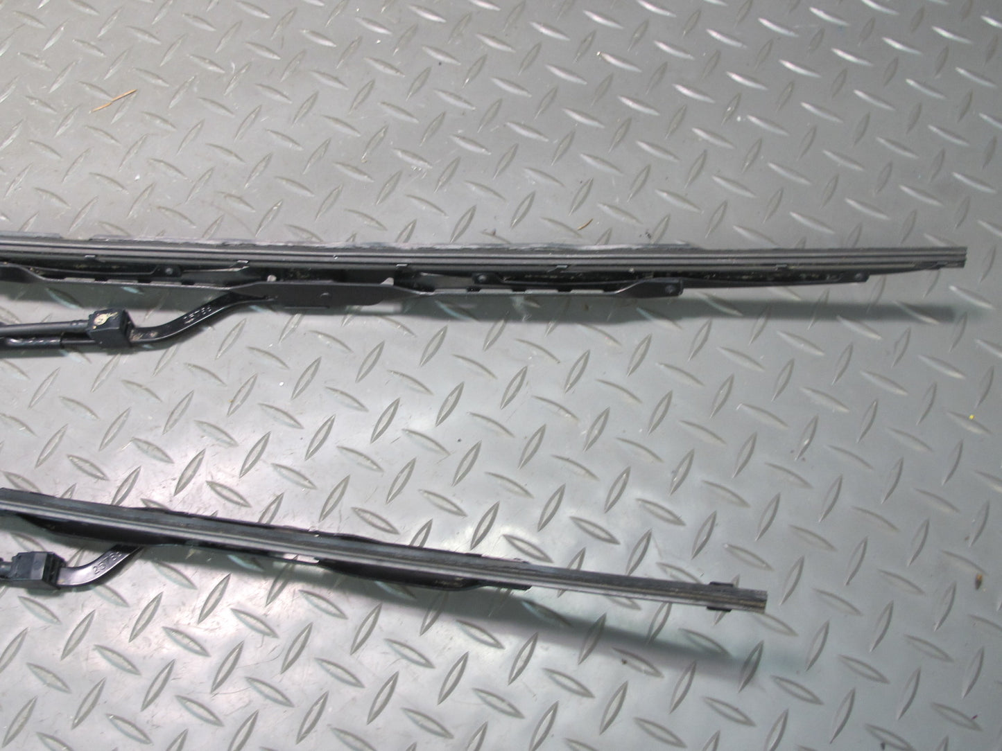 06-10 Pontiac Solstice Saturn SKY Set of 2 Front Left & Right Wiper Arm OEM