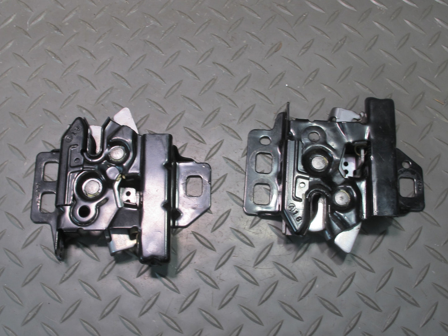 06-10 Pontiac Solstice Saturn SKY Front Hood Lock Latch Set w Release Cable OEM