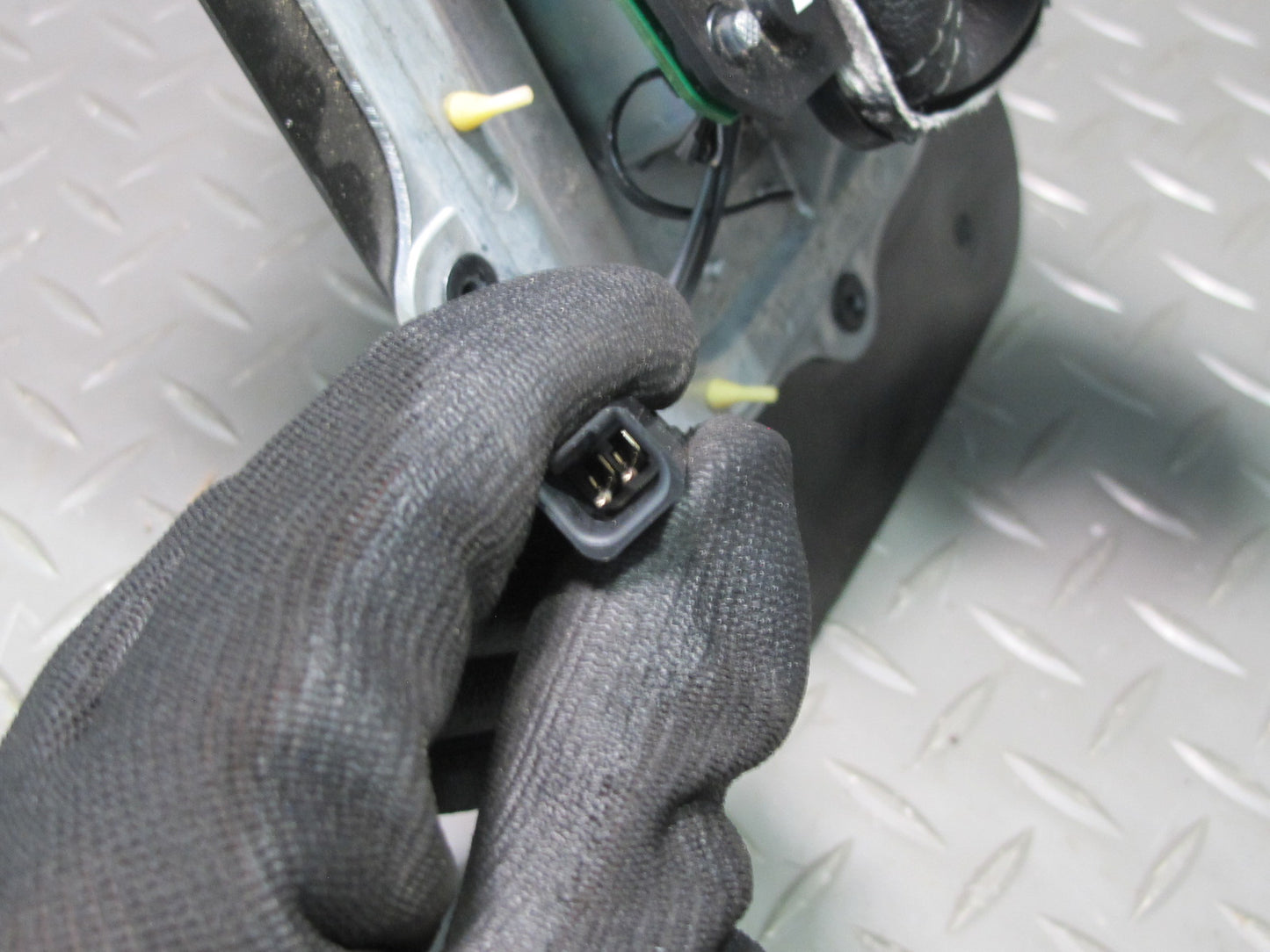 06-07 Pontiac Solstice A/T Auto Transmission Gear Shifter w Knob & Trim 20K OEM