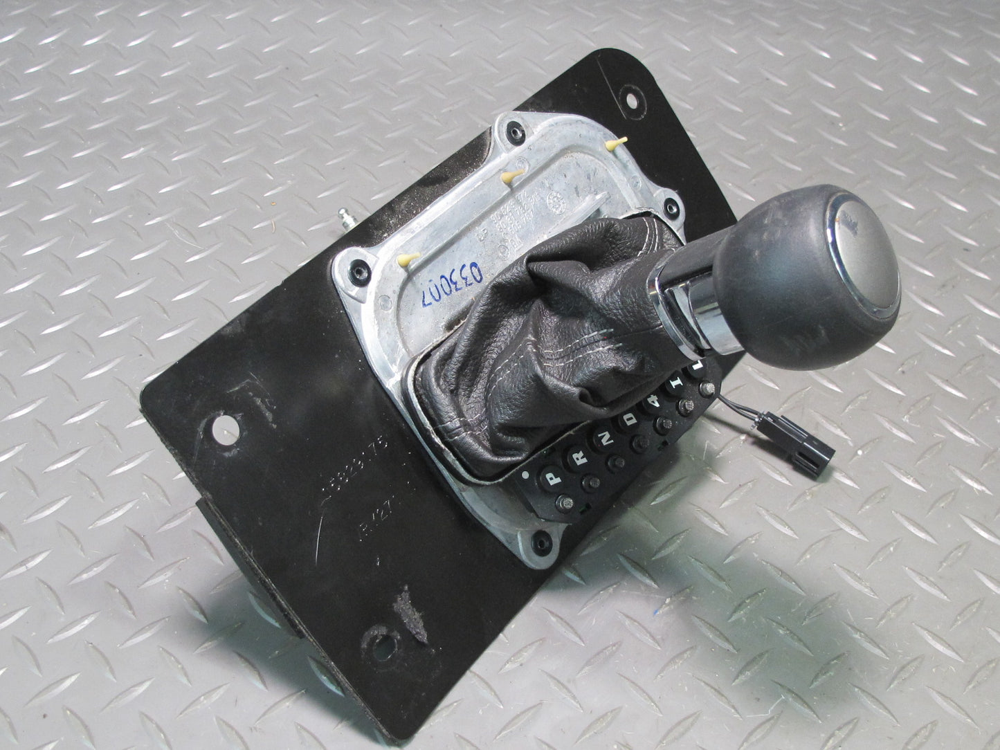 06-07 Pontiac Solstice A/T Auto Transmission Gear Shifter w Knob & Trim 20K OEM