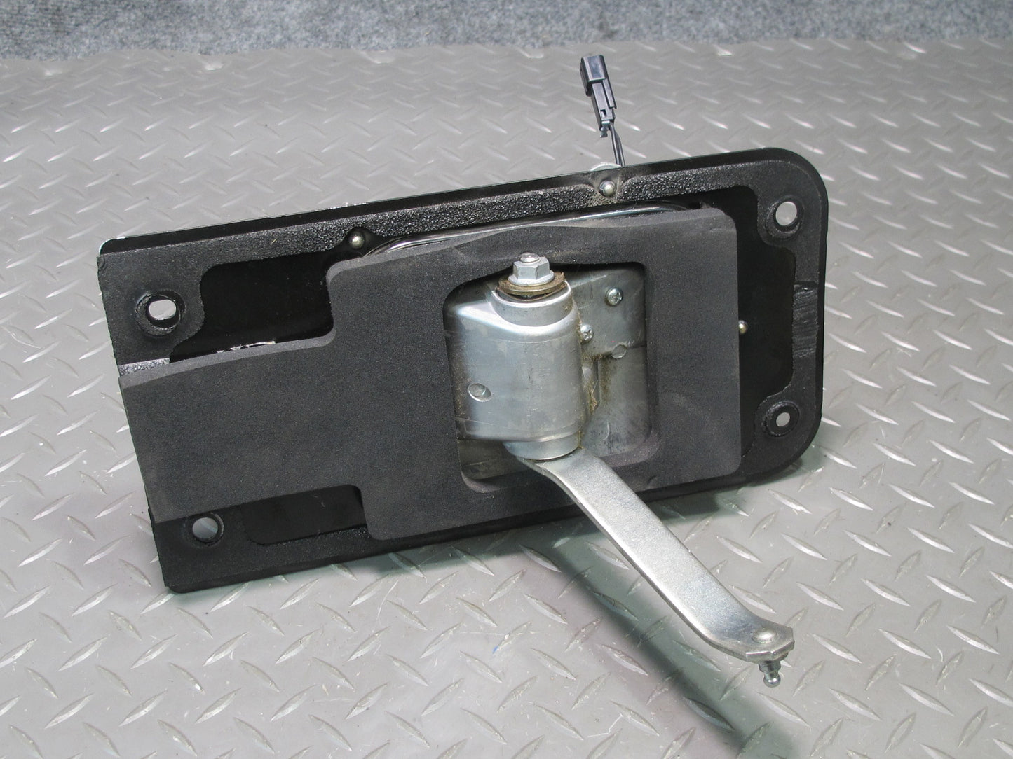 06-07 Pontiac Solstice A/T Auto Transmission Gear Shifter w Knob & Trim 20K OEM