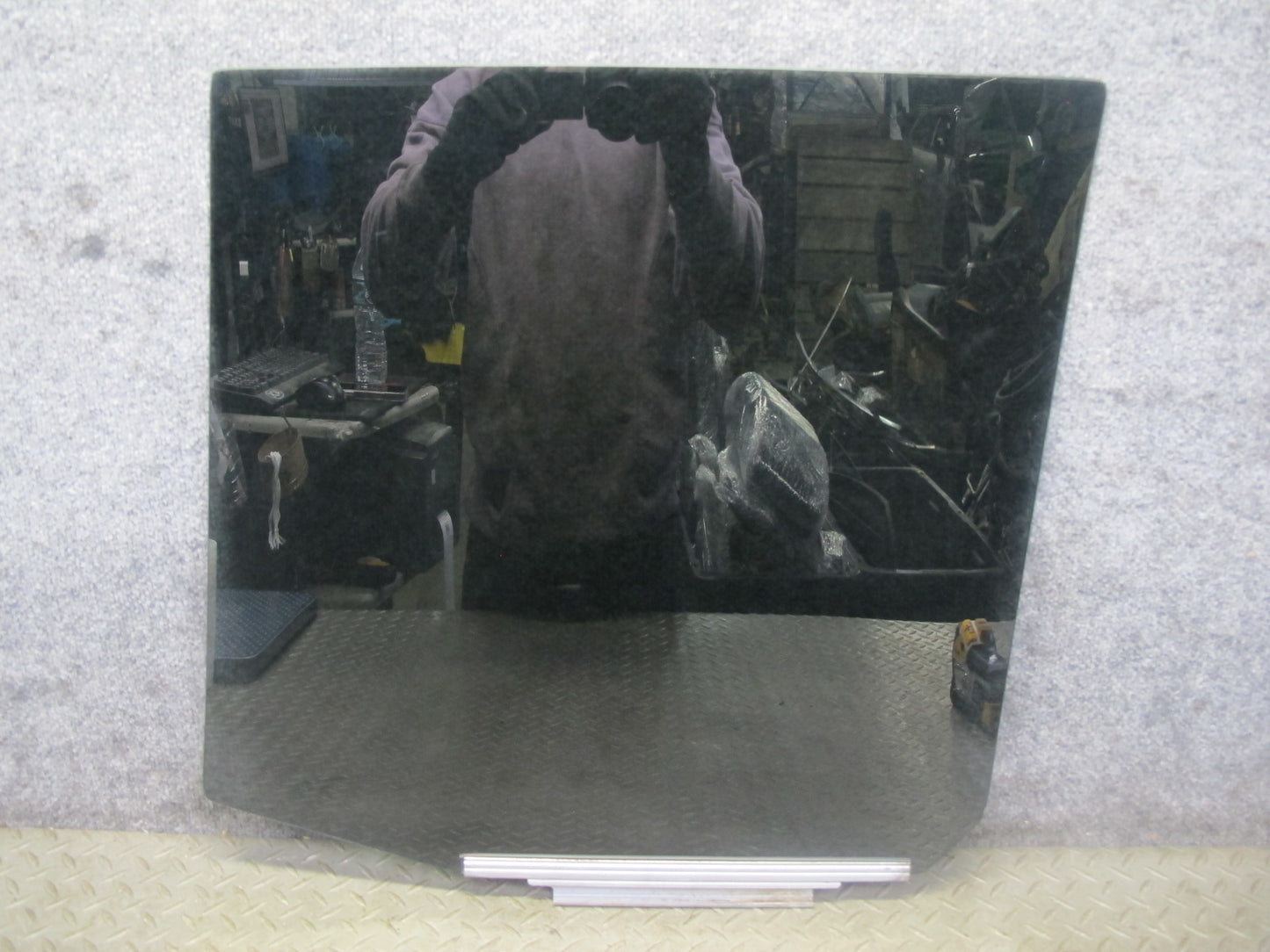 2003-2007 Lexus UZJ100L LX470 Rear Right Door Glass Window