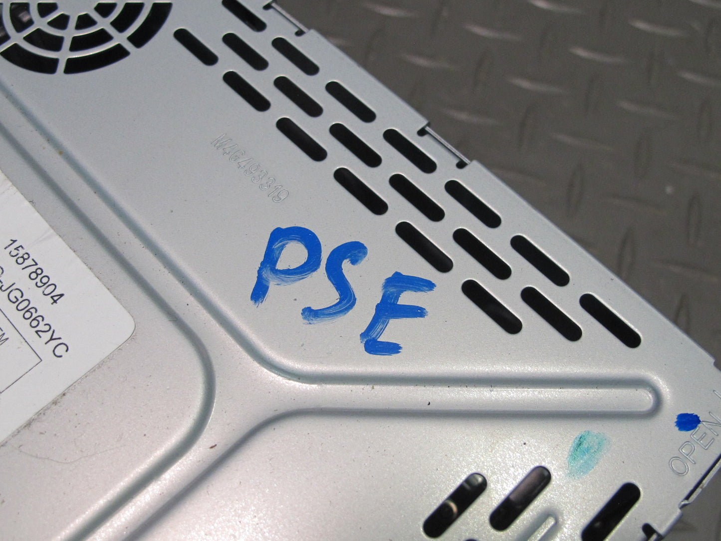 06-08 Pontiac Solstice AM FM Stereo Radio CD Disc Player Head Unit 15878904 OEM